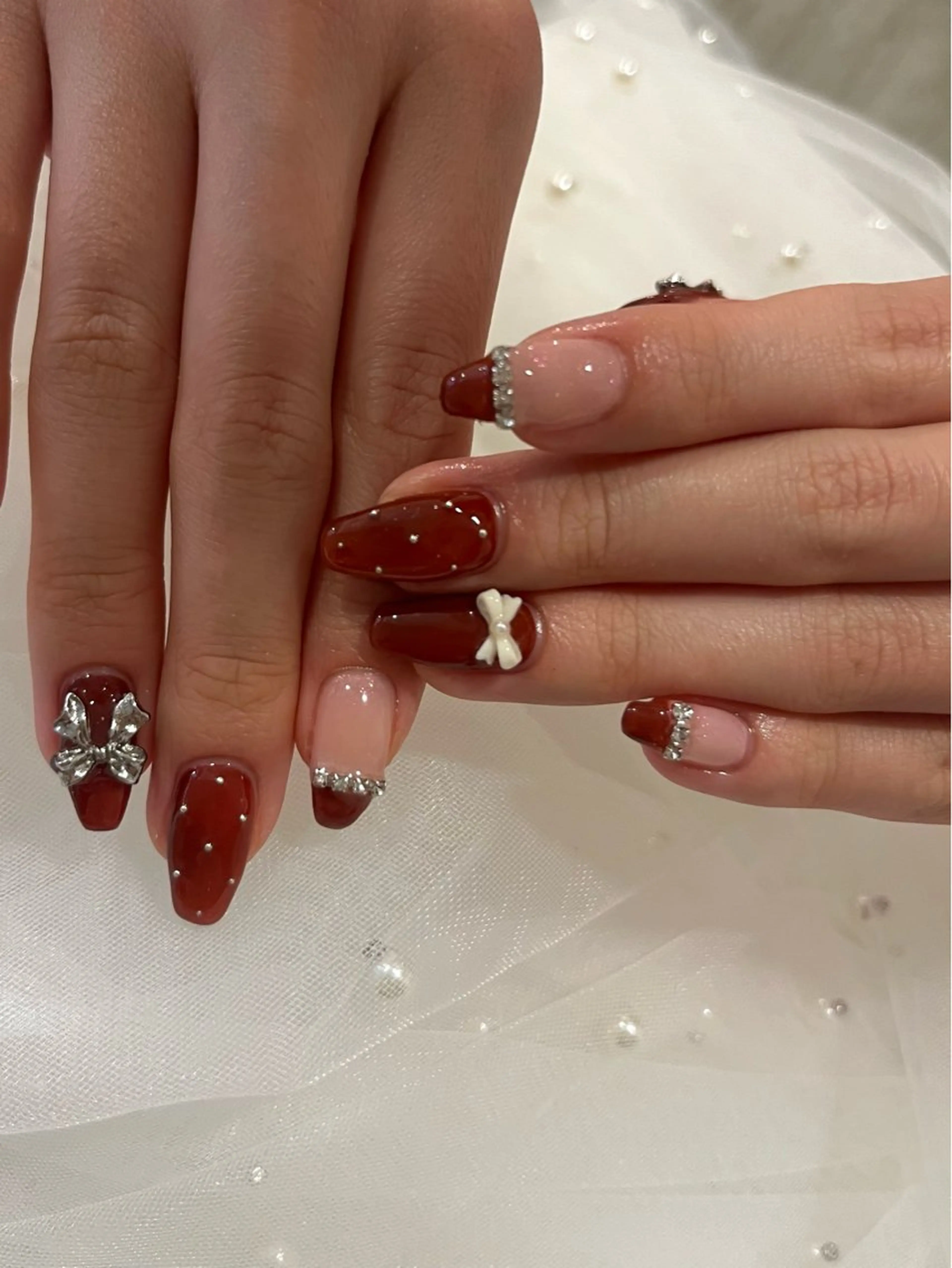 ミディアム ハンドネイル NAIL SALON FLOR所属・キラキラネイル/ 韓国ネイルMAKIのネイルデザイン