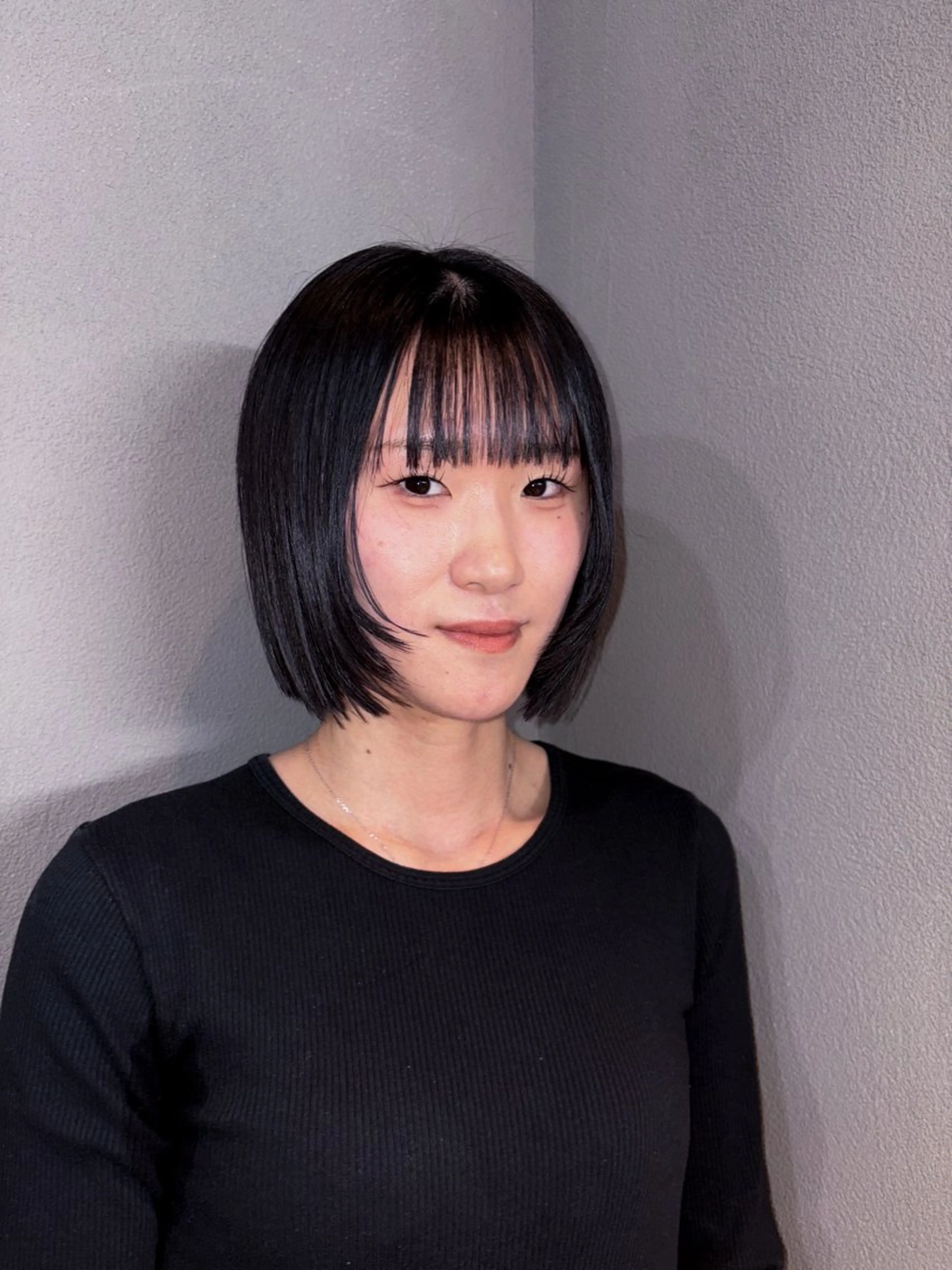 ショート ボブ 顔まわりレイヤー レイヤーカット カット THEDOTS所属・淀 小南津のヘアスタイル