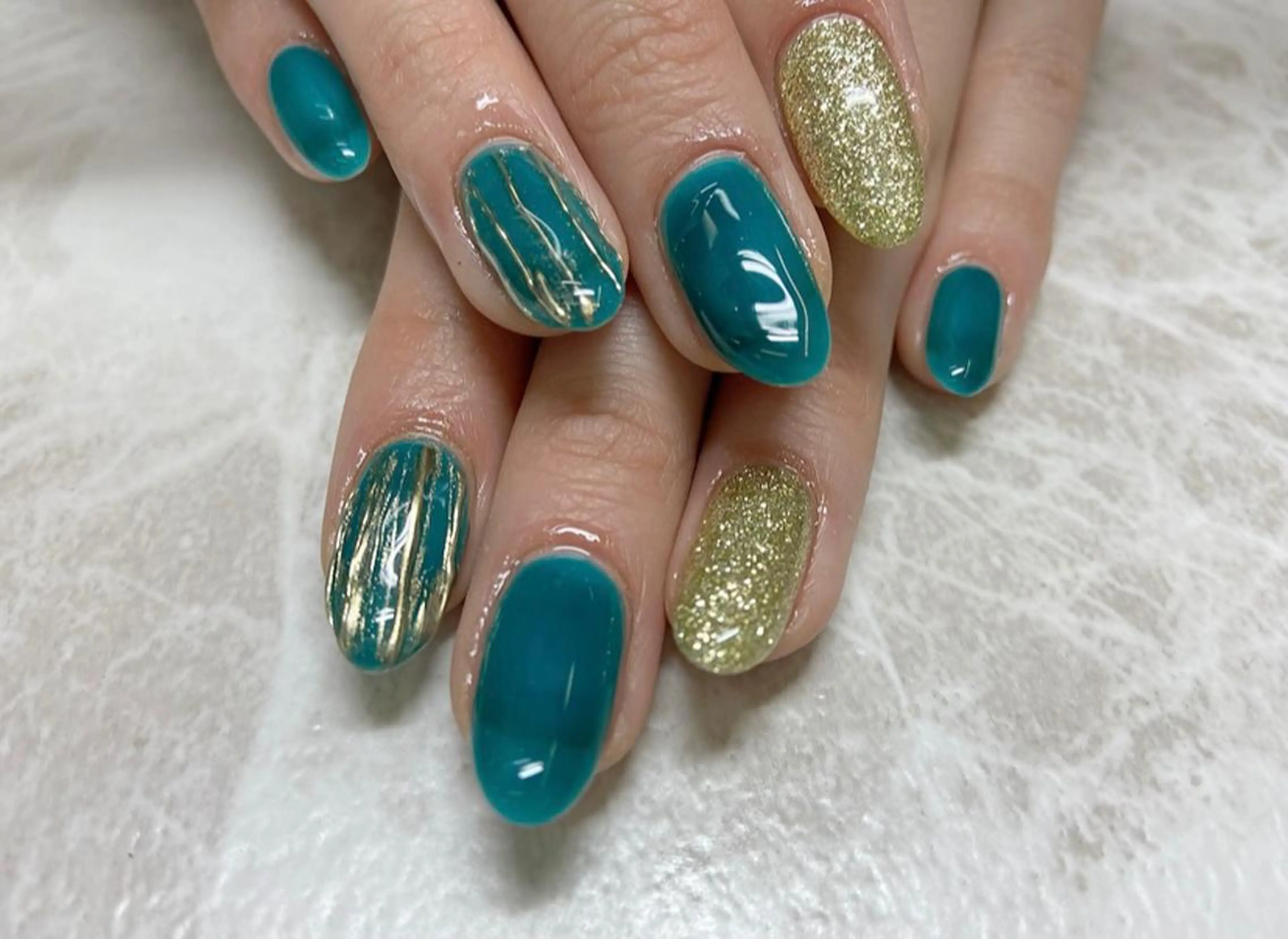 ネイル クリアネイル ゴールド グリーン ミラーネイル 🧸熊谷 かほ🧸のネイルデザイン