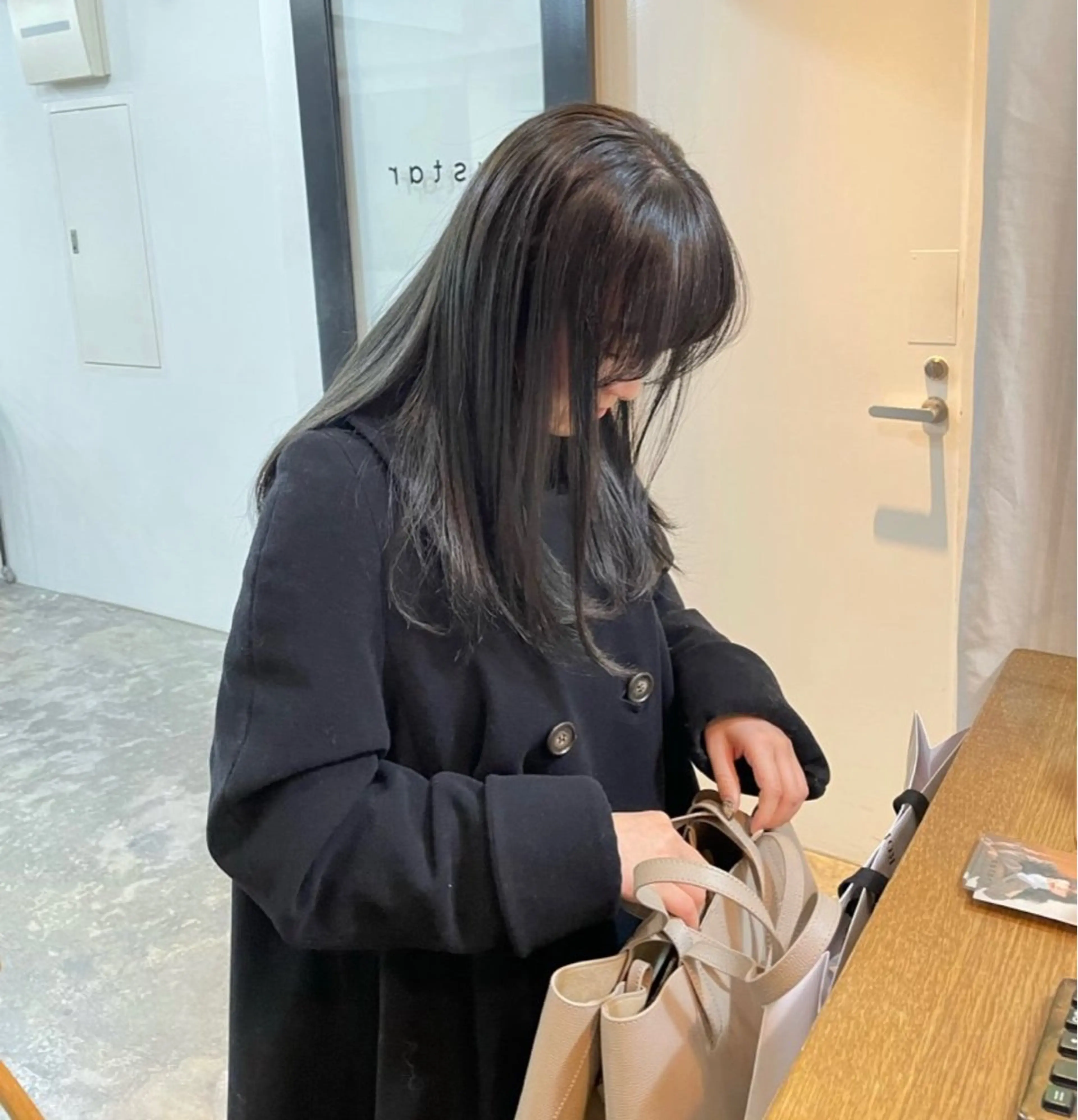 ミディアム カット astar所属・kotono🪿 透明感カラーのヘアスタイル