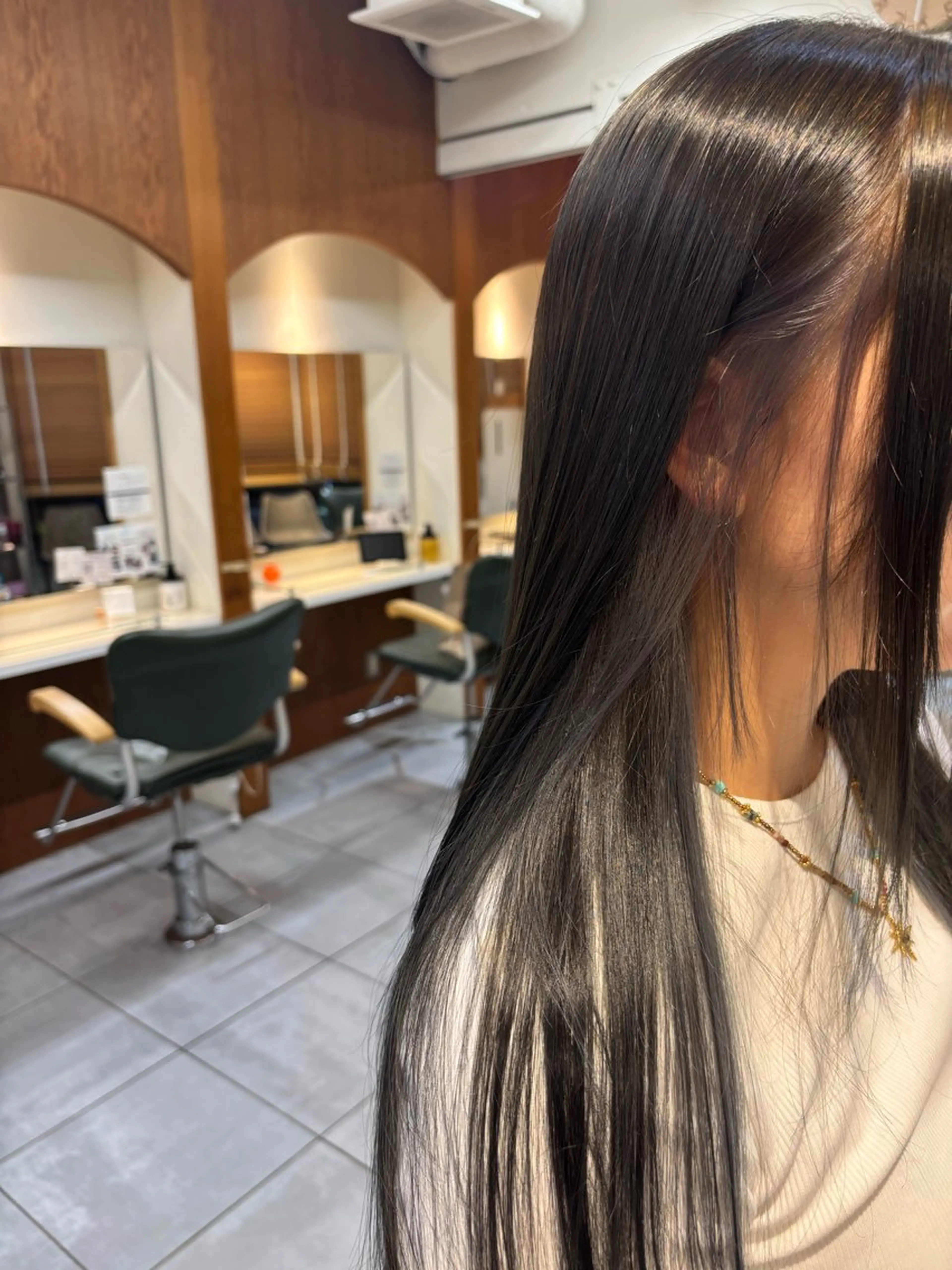 カラー 鈴木 花菜のヘアスタイル