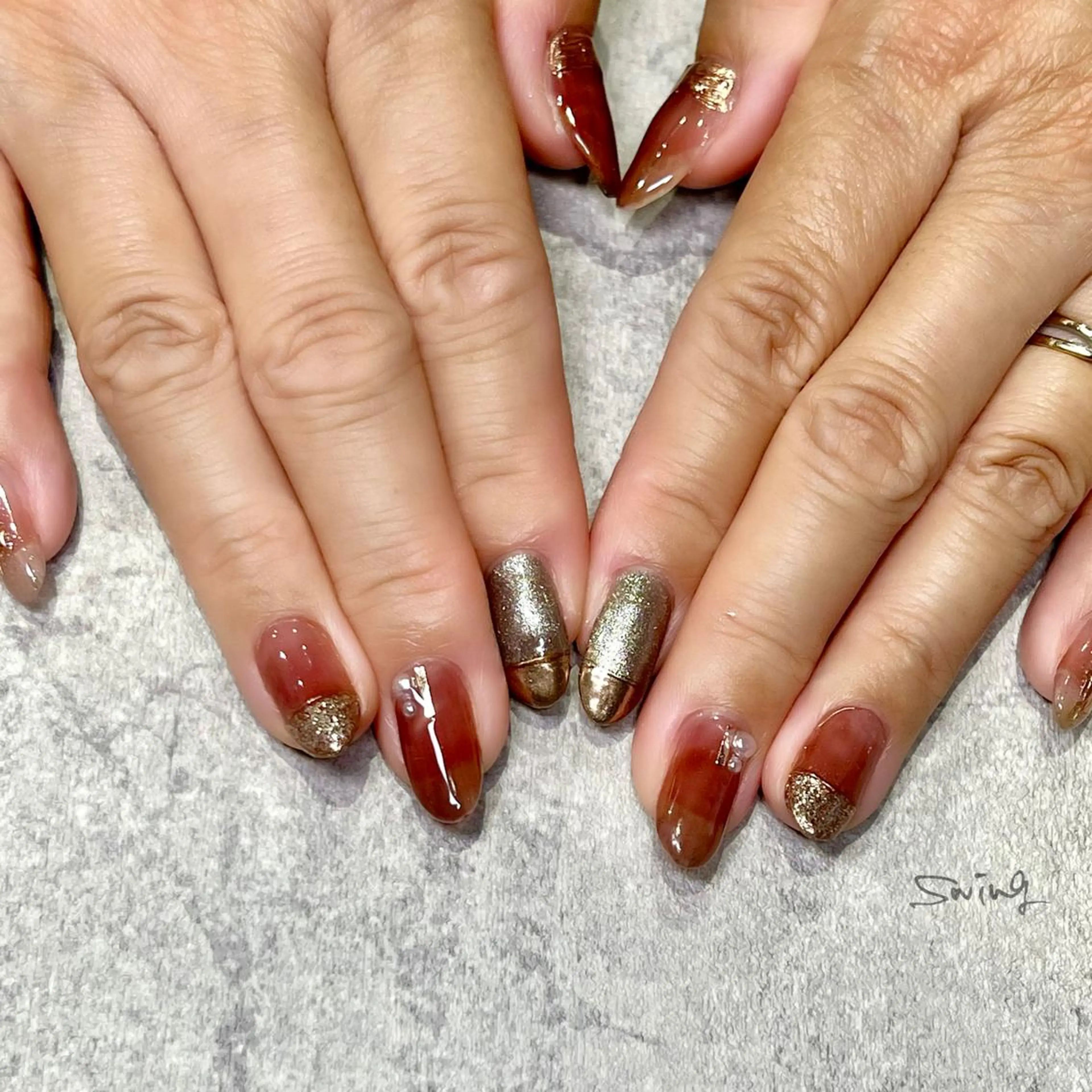 ネイル ボルドー ゴールド ミラーネイル シルバー SWING Nail Salon所属・Yoshida Takakoのネイルデザイン