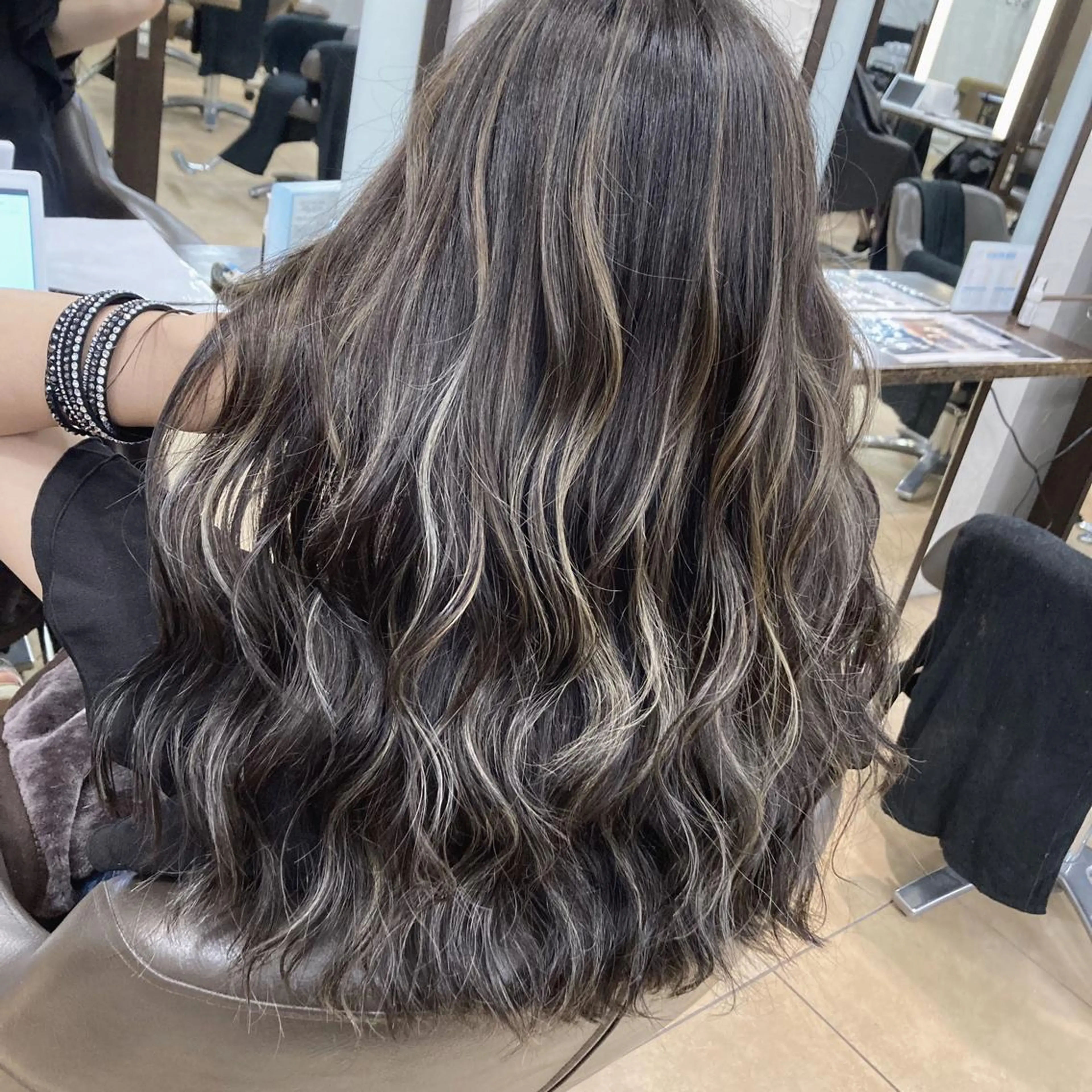 ロング lien ヒジリのヘアスタイル