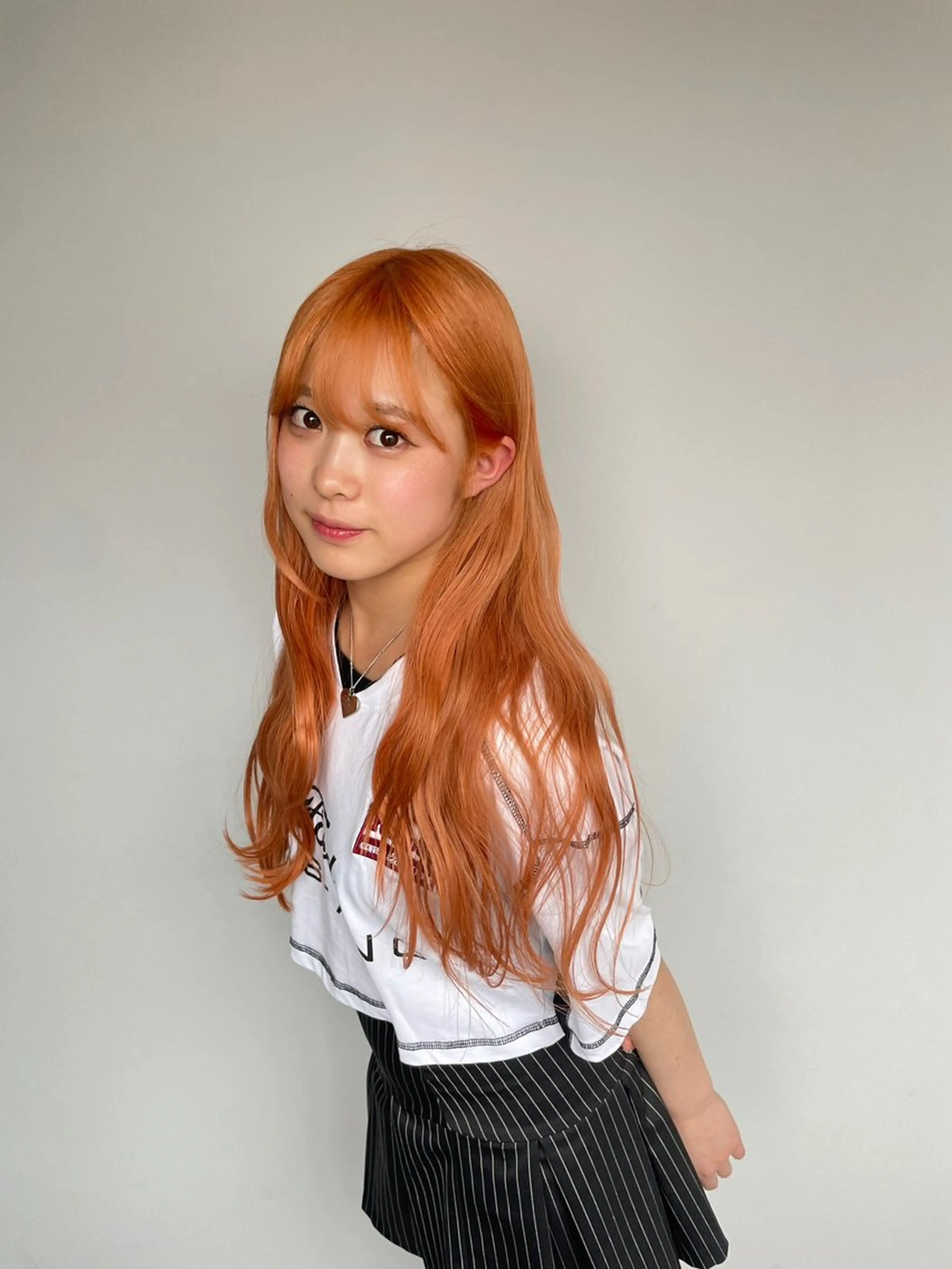 ロング カラー ブリーチ オレンジ ヘアカラー トリートメント トレンドカラー🥣／ ヘアアレンジ✩.*˚のヘアスタイル