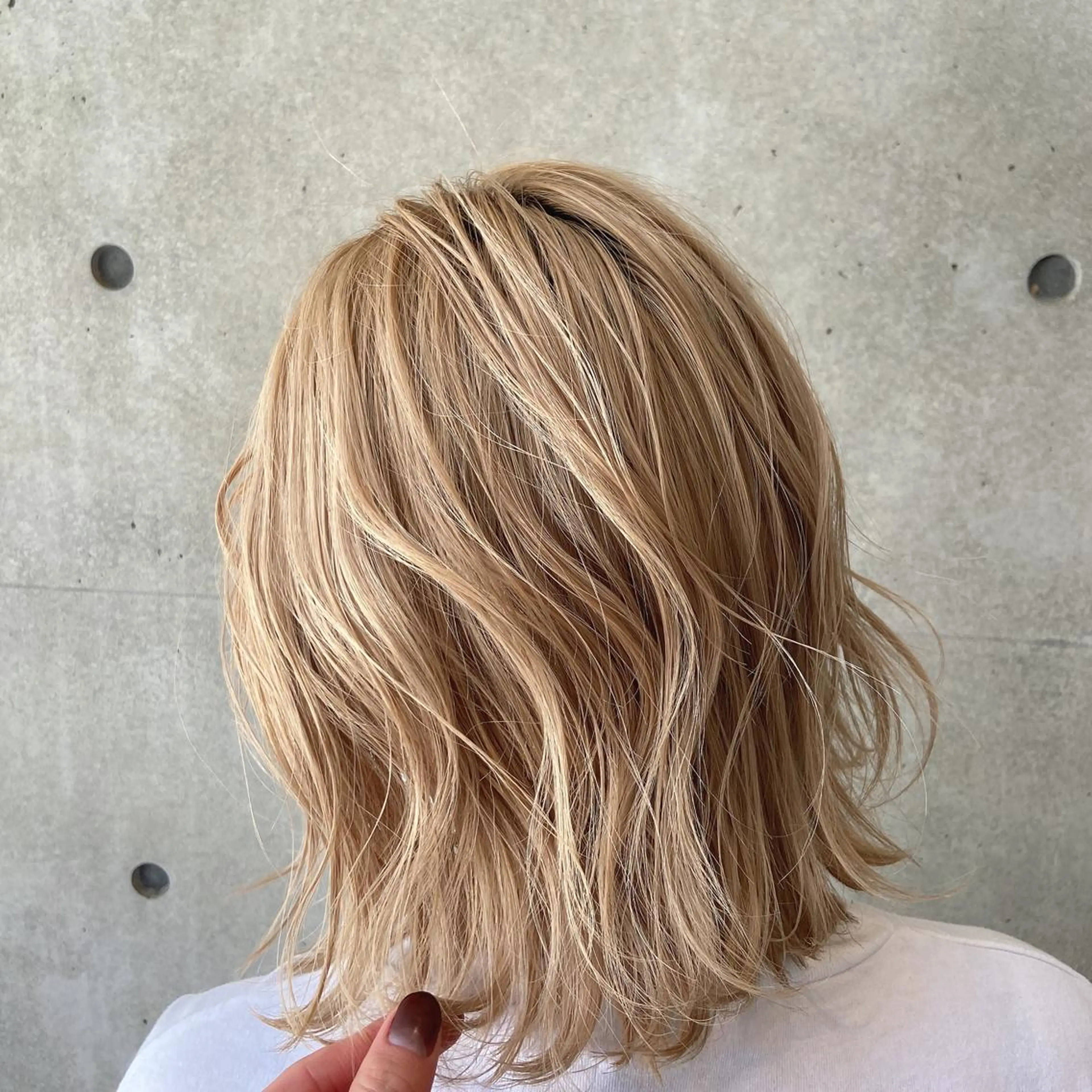 ショート AHNKISM所属・トレンドレイヤー/ 透明感カラーのヘアスタイル