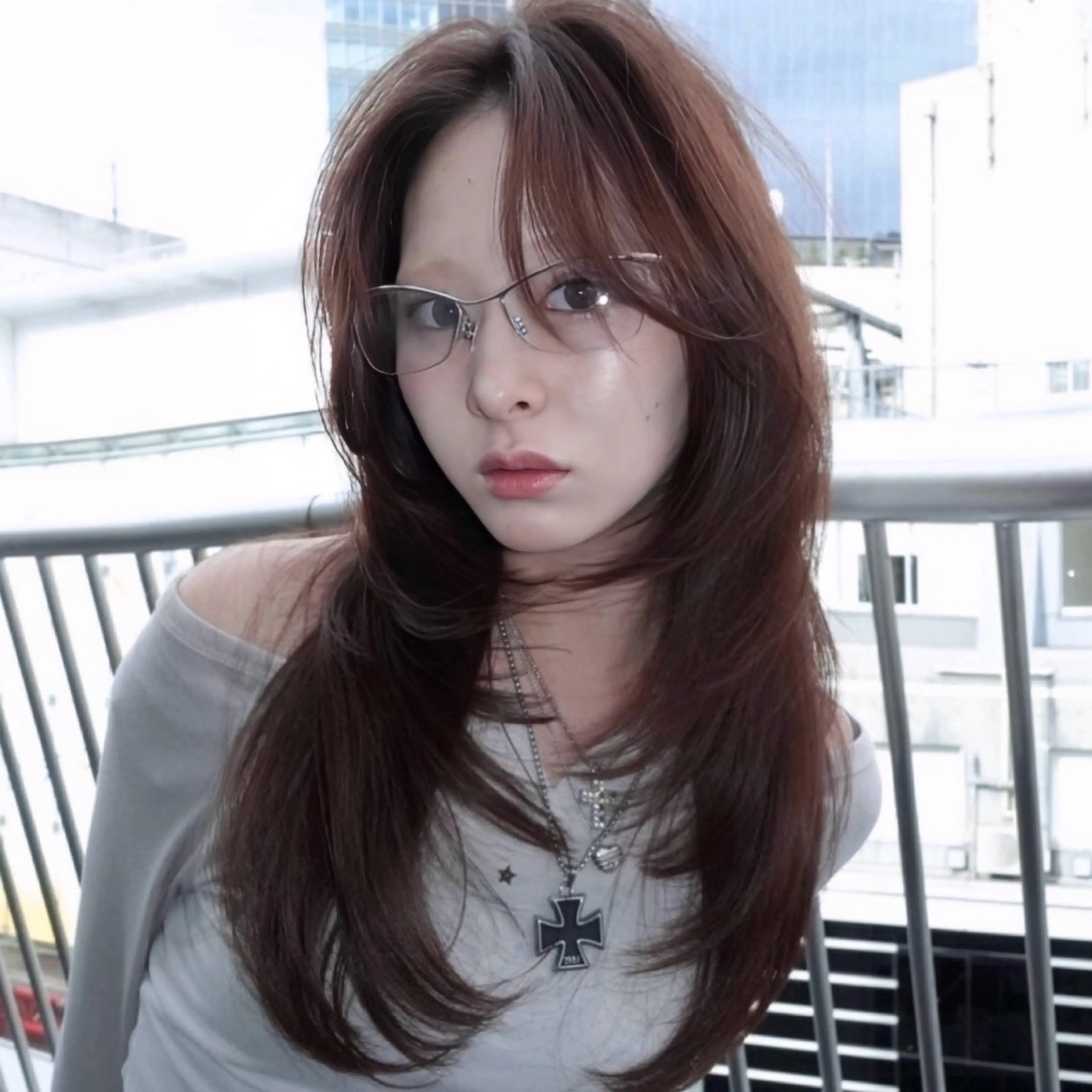 ロング カラー ロングレイヤー 黒髪 顔まわりレイヤー ハッシュカット ハイレイヤー カット ヘアカラー トリートメント レイヤーカット ダブルカラーのヘアスタイル