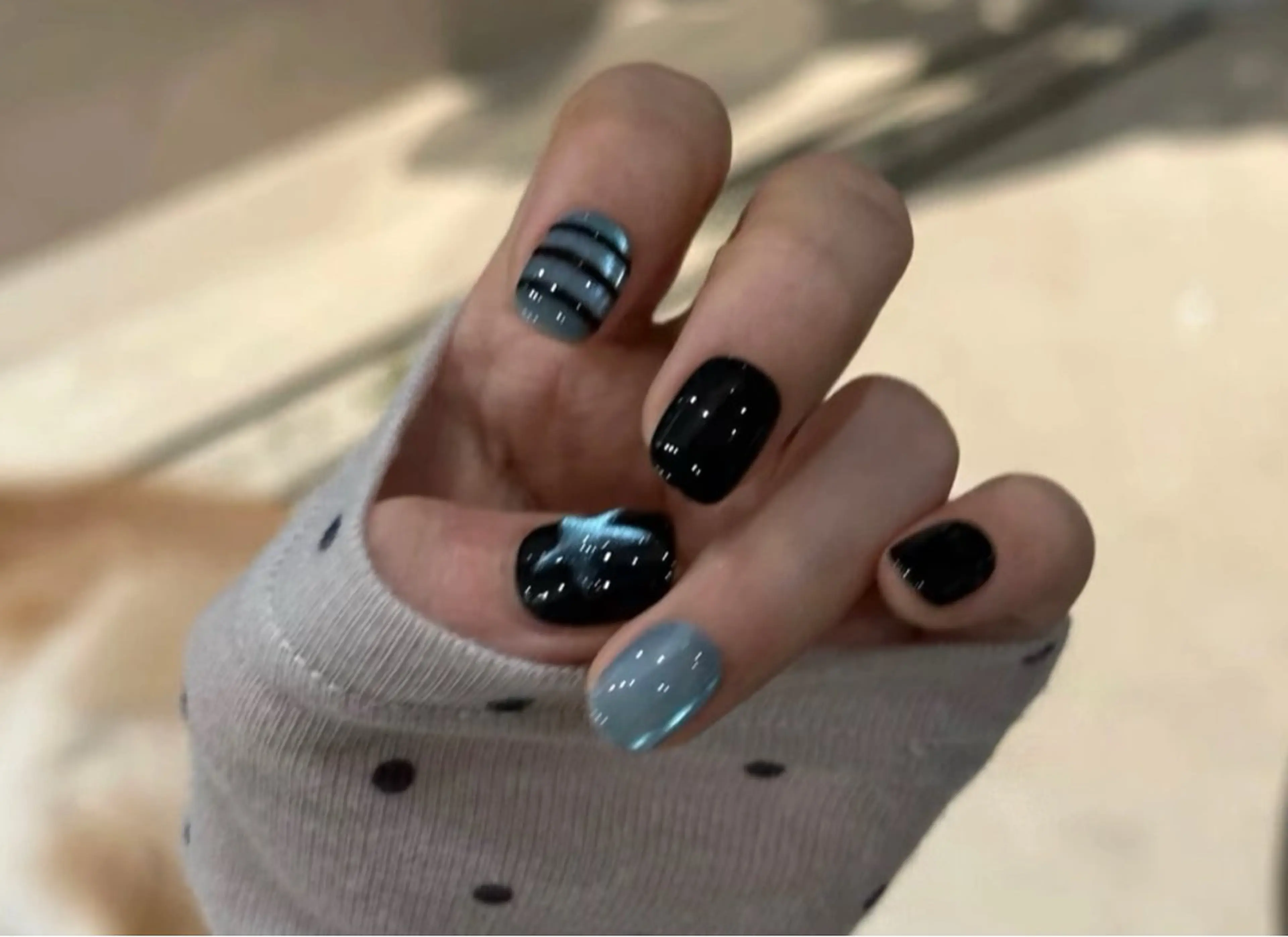 ネイル アートネイル ジェルネイル マグネットネイル シンプルネイル ハンドネイル MIYUKI Salonのネイルデザイン