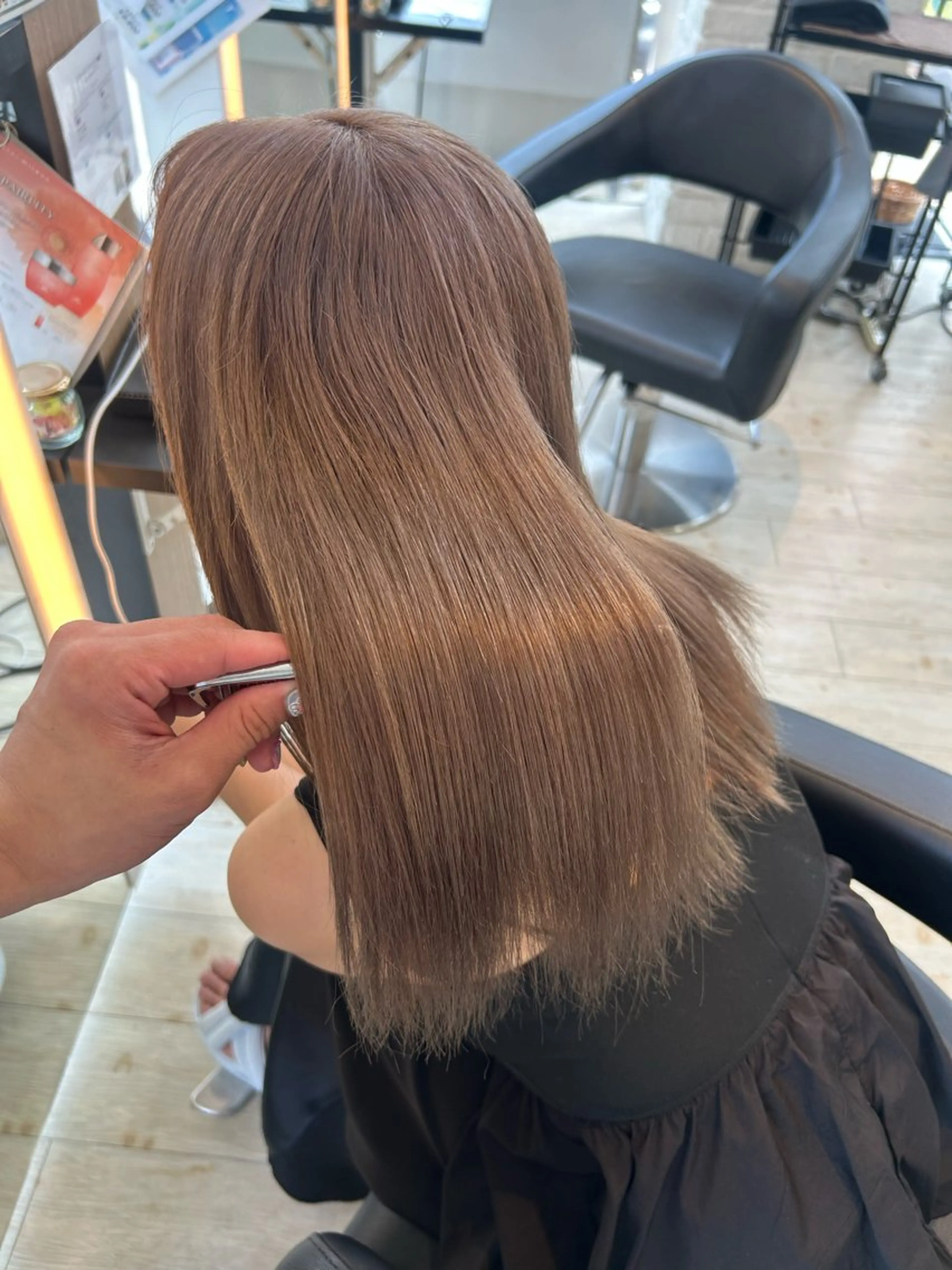 🫧ケア重視🫧ツヤ感ワンブリーチ＋透明感カラー＋(ダメージケアヘアトリートメント付✨️)の写真