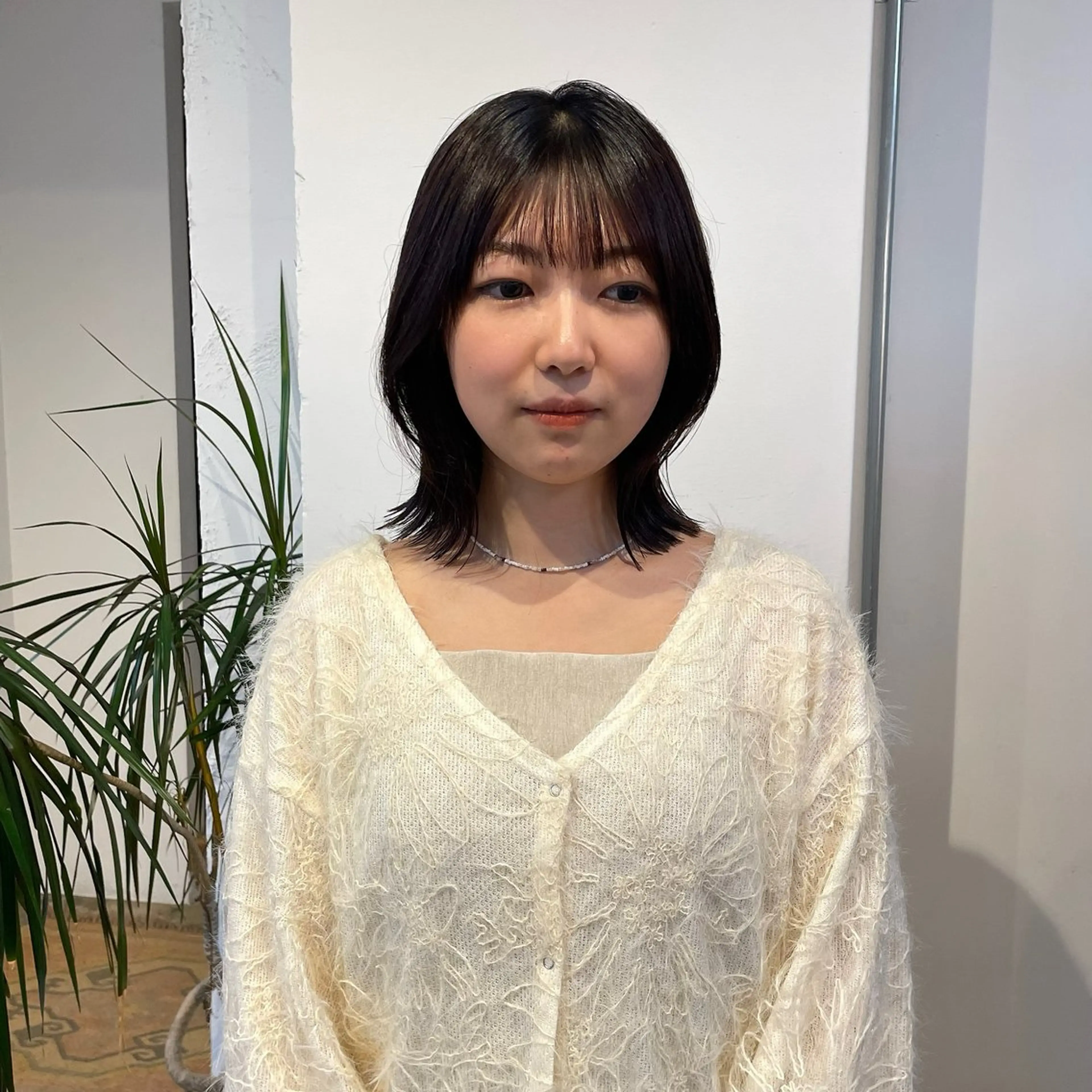 ショート ボブレイヤー ボブ くびれヘア レイヤーカット mina / 透明感ベージュカラーのヘアスタイル