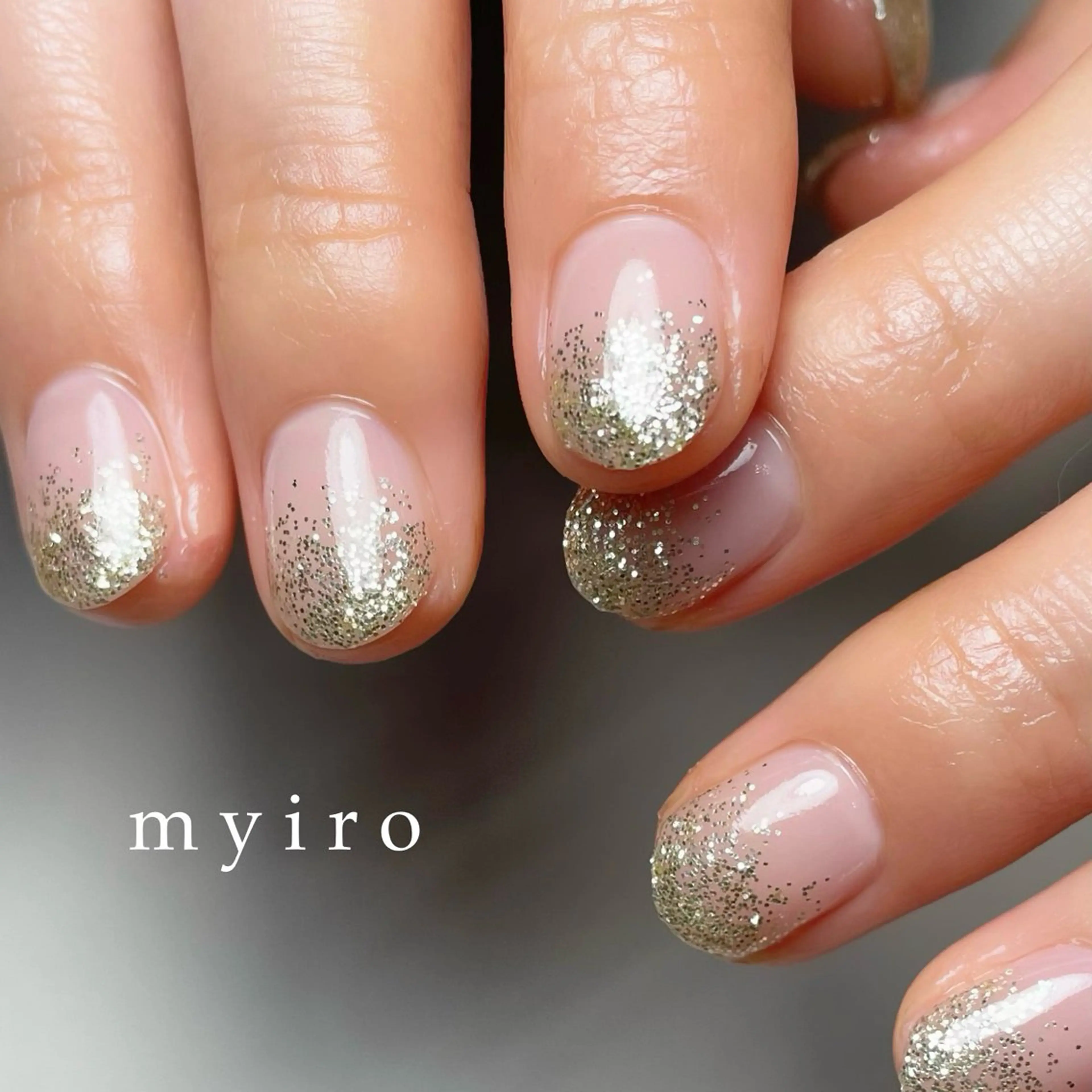ネイル ゴールド グラデーション ラメ(グリッター) ラメグラデーション myiro【マイロ】 林のネイルデザイン