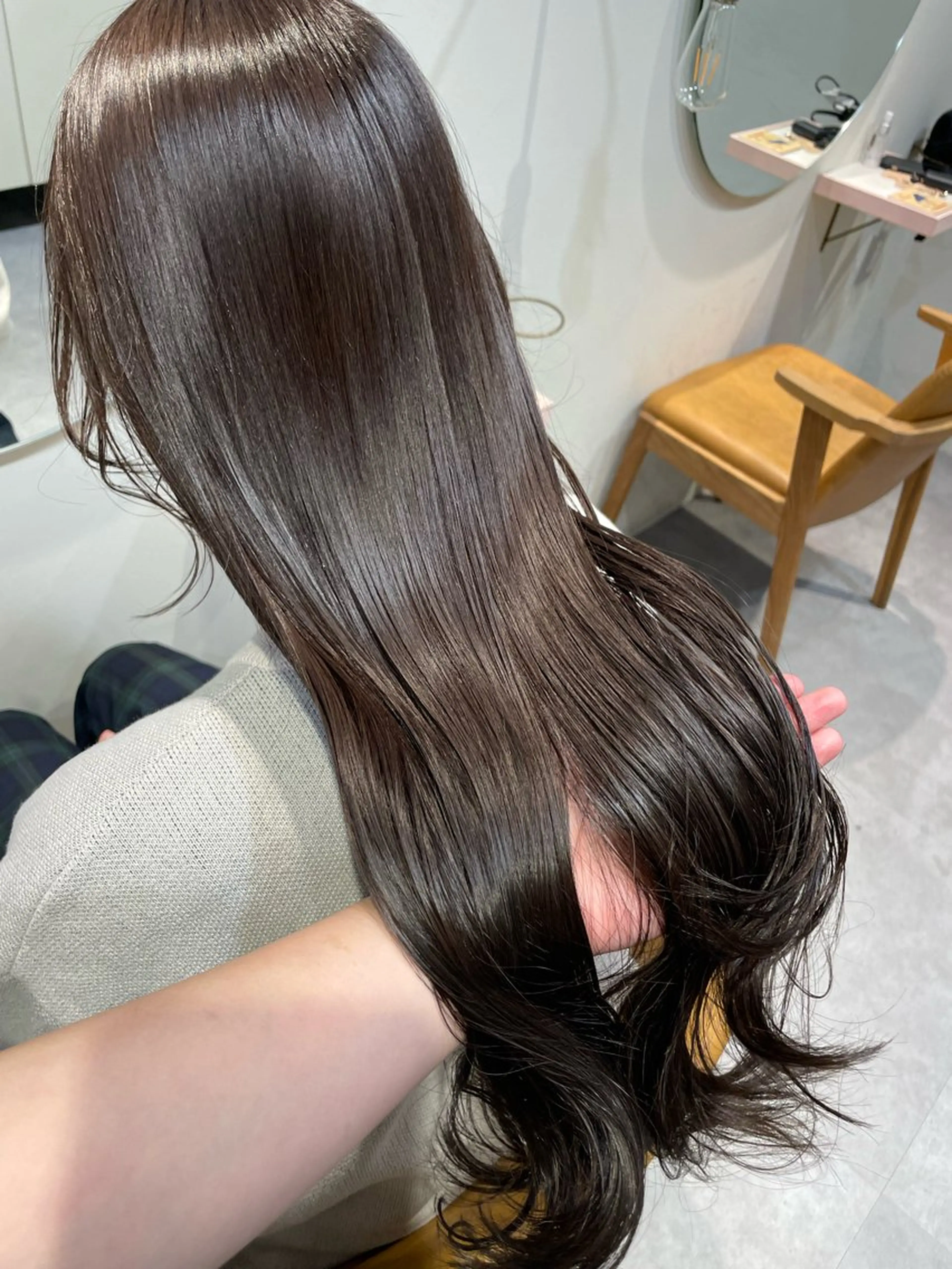 ロング カラー グレージュ ヘアカラー トリートメント 若月 あやかのヘアスタイル