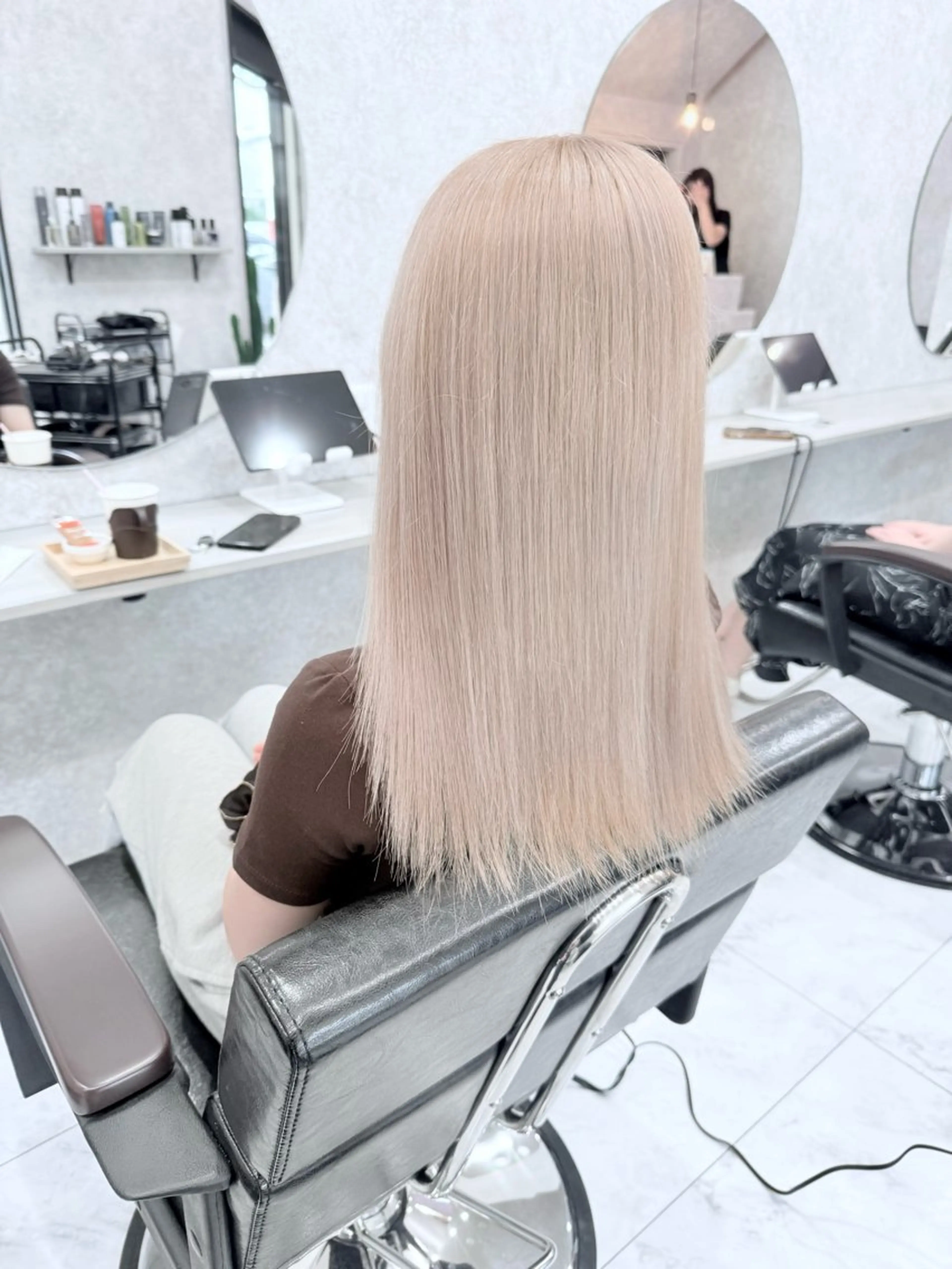 セミロング カラー ヘアカラー 🌈派手髪ハイトーン 🌈鈴木亮太🌈のヘアスタイル