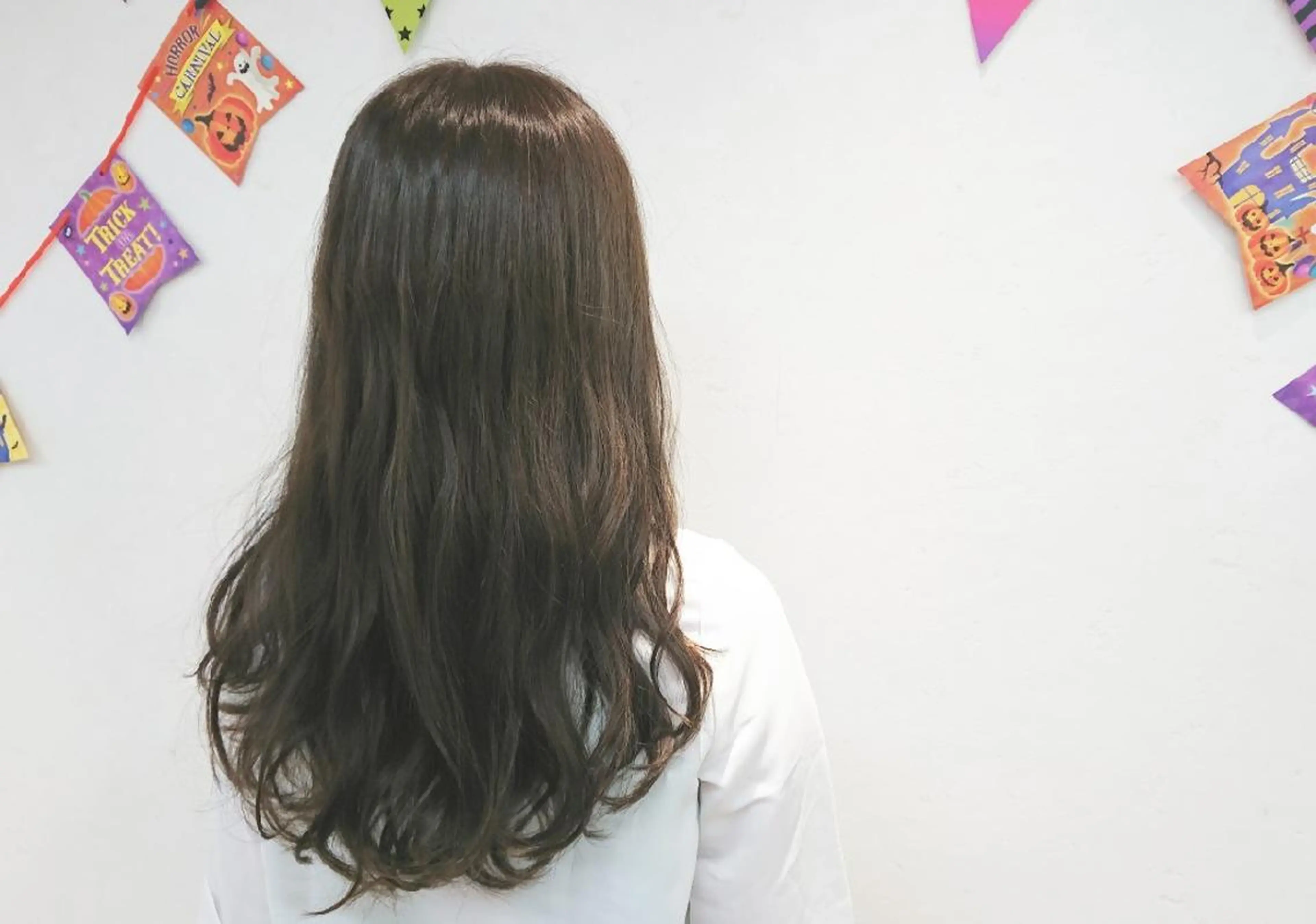 ロング カラー グレージュ カーキグレージュ 透明感ハイライト◎ 伊藤夏海のヘアスタイル