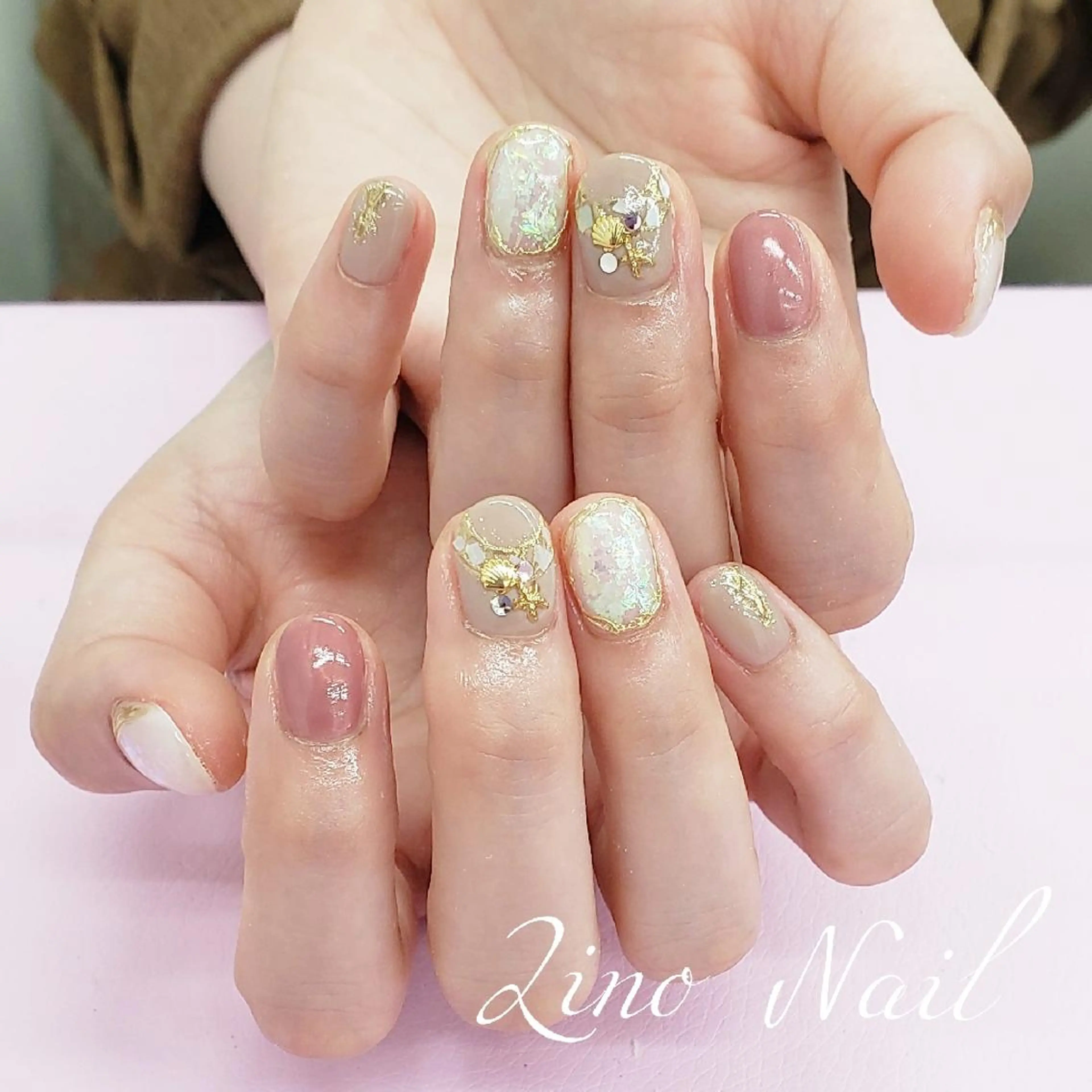 ネイル オーロラネイル カジュアル ジェルネイル キラキラネイル ミラーネイル ハンドネイル Lino Nailのネイルデザイン