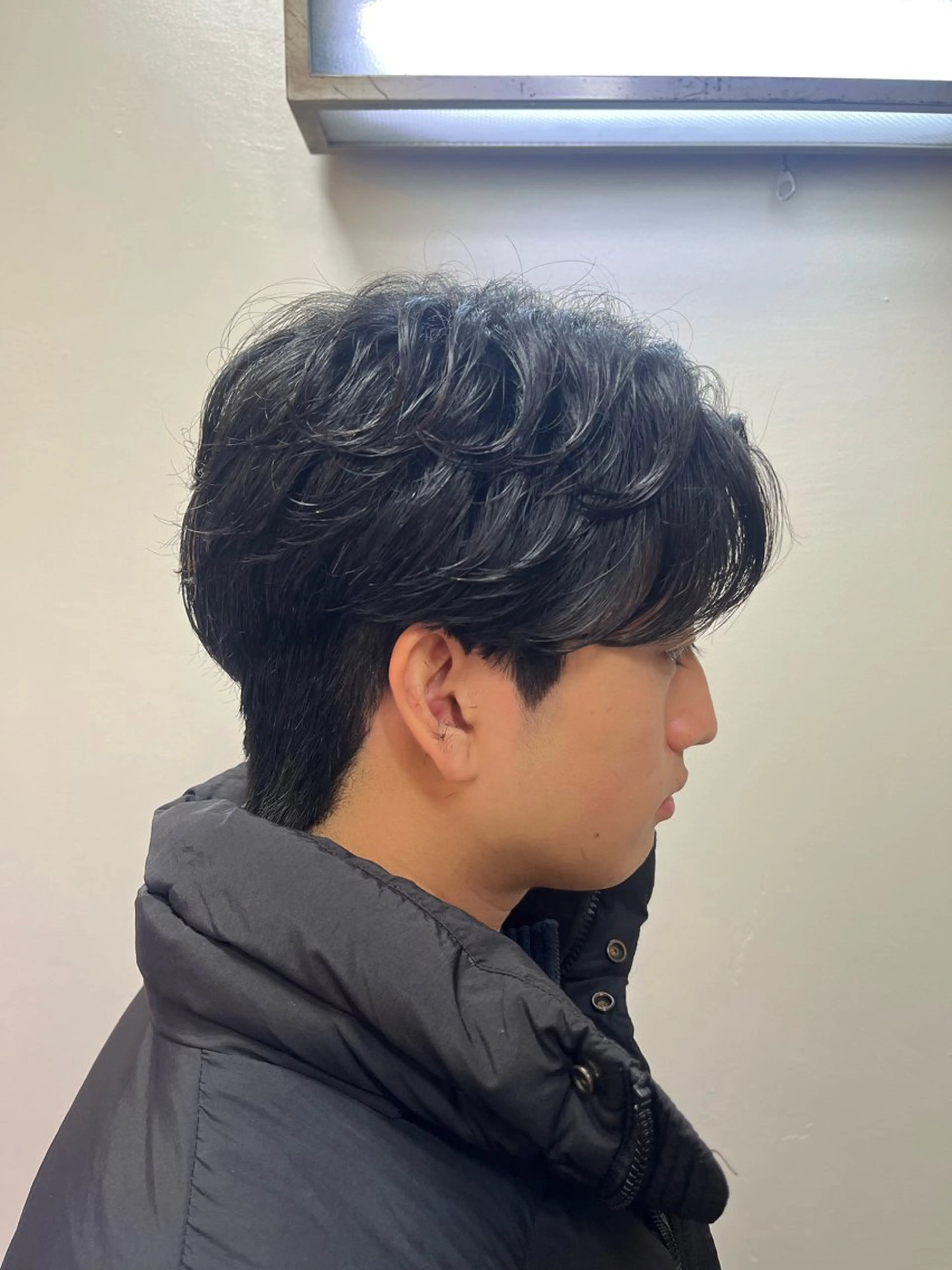 ショート パーマ メンズ ダウンパーマ フェザーパーマ メンズパーマ カット パーマ カルマ・ニュアンス パーマ　須田龍世のヘアスタイル