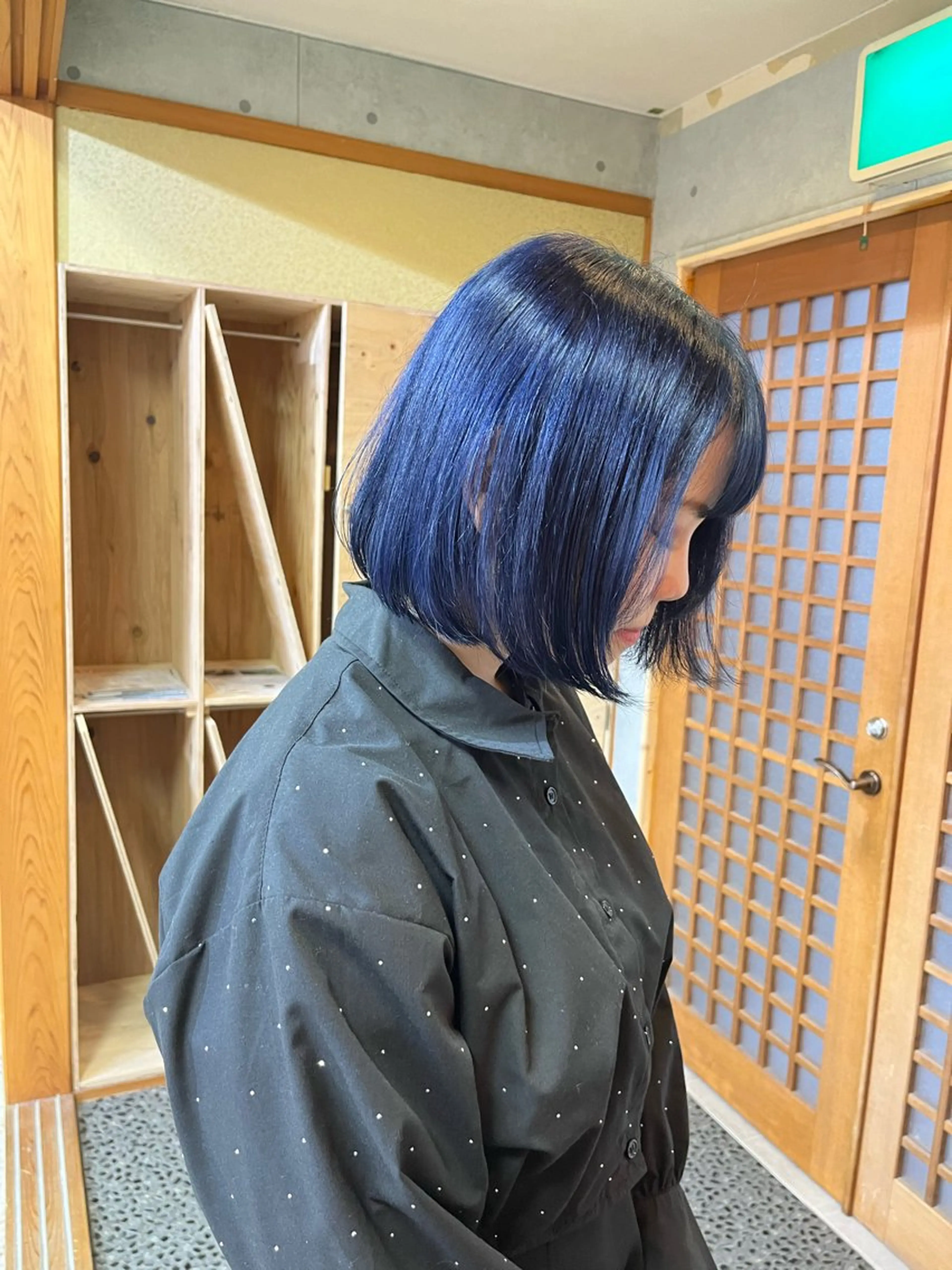 ショート カラー ブリーチ ブルーカラー ヘアカラー トリートメント 韓国ヘア🇰🇷 RYOTAのヘアスタイル