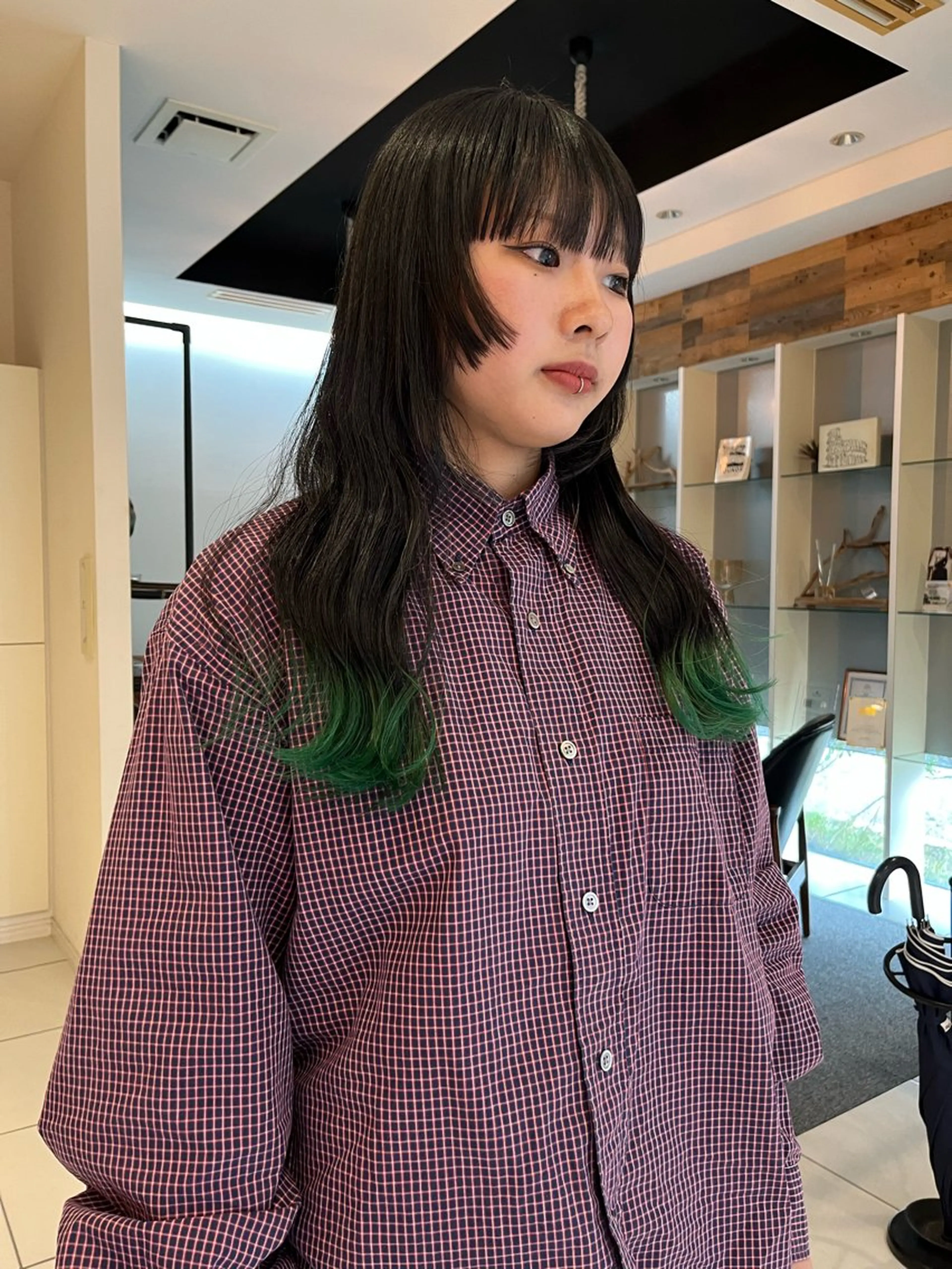 ロング カラー 顔まわりレイヤー レイヤーカット sabo ladies salon所属・ヨシカ/透明感カラー 酸性ストレートのヘアスタイル