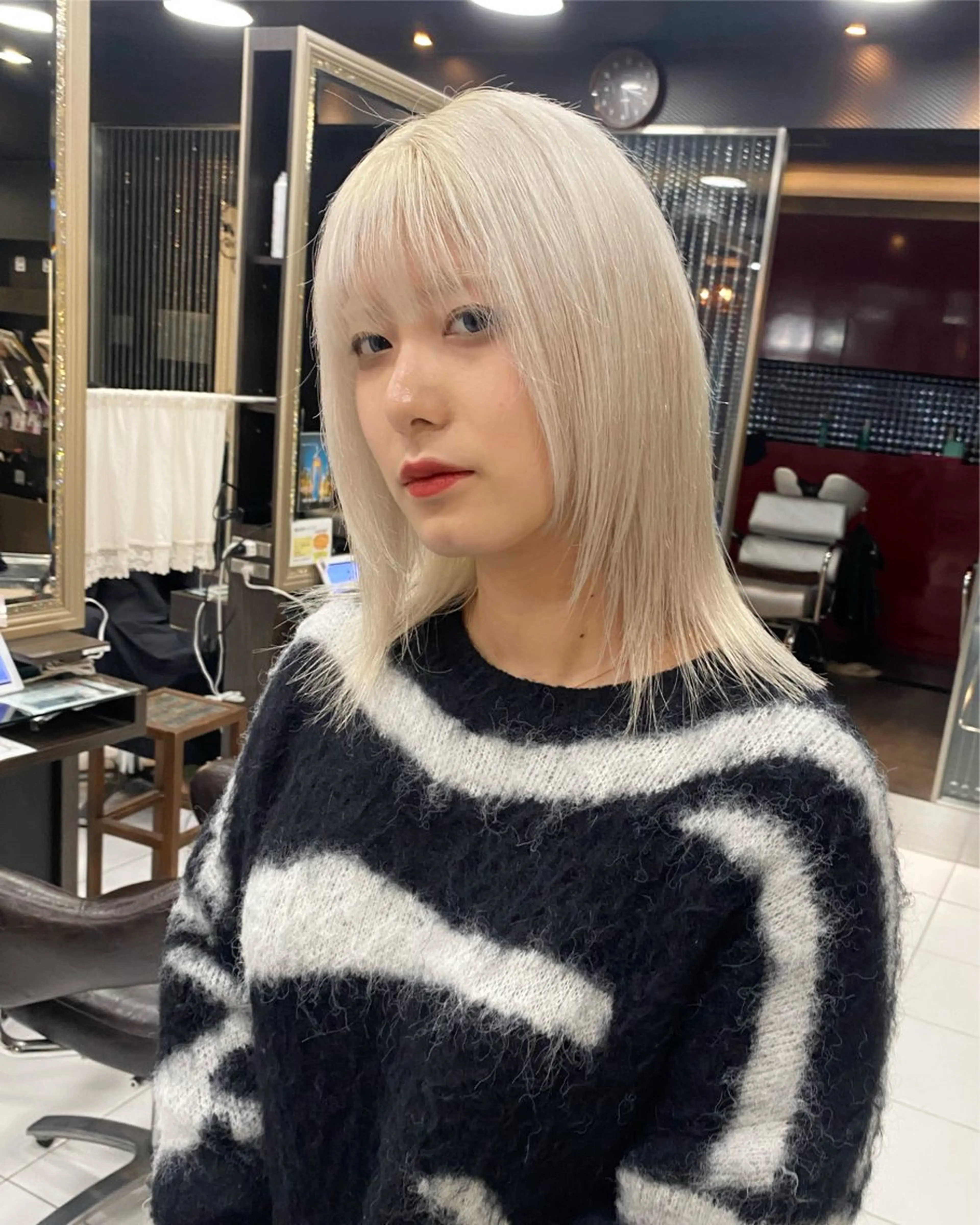 ミディアム カラー ホワイト/店長/カラ ー講師/錦糸町/岩崎のヘアスタイル