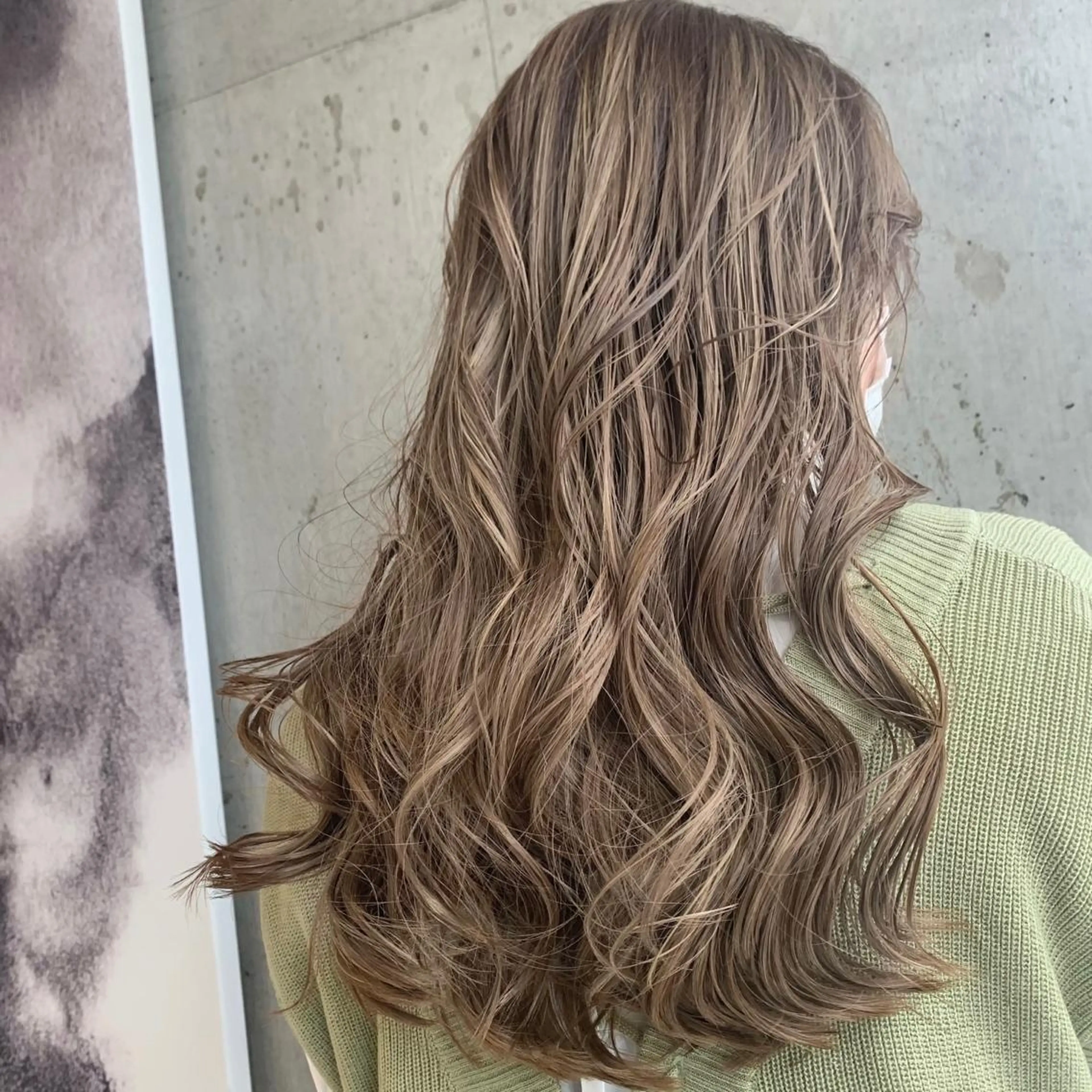 セミロング アッシュ 外国人風カラー ハイライト 髪質改善 韓国風ヘア カット ヘアカラー トリートメント hoNua. 栄/透明感カラーのヘアスタイル