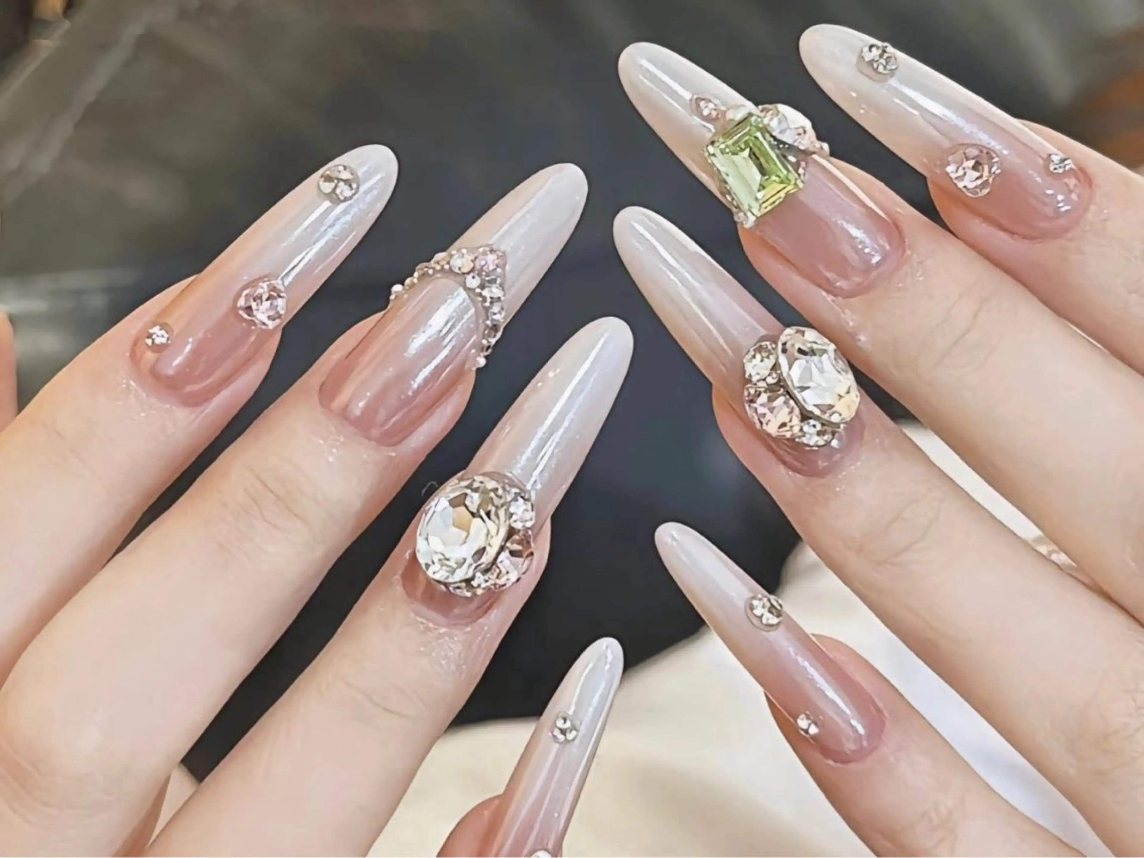 ロング NOA NAILのネイルデザイン