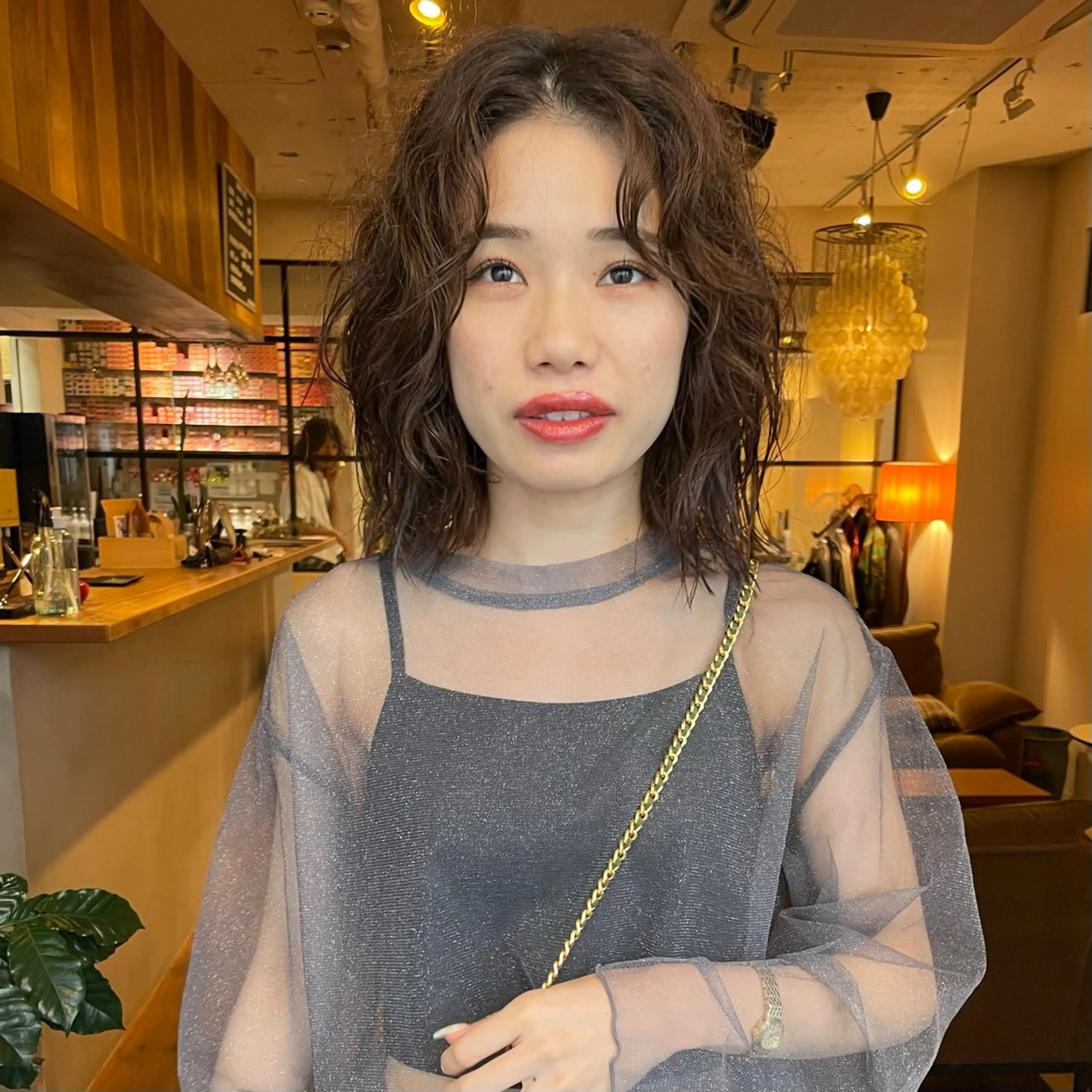 ミディアム パーマ ボブ くせ毛 レイヤーカット カット ファッションに 溶け込むstyleのヘアスタイル