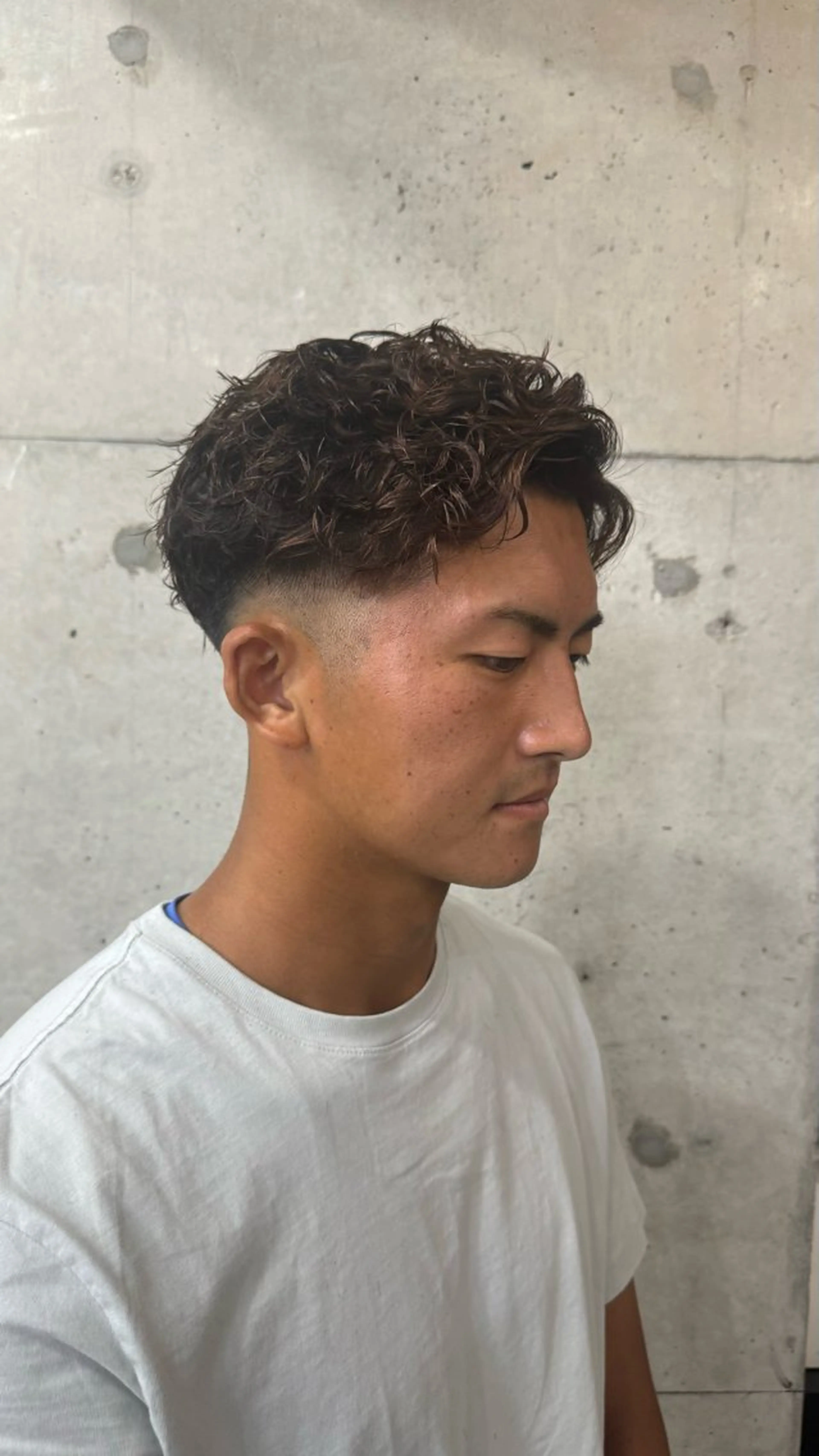 カラー パーマ メンズ ブラウンカラー 外国人風カラー カット ヘアカラー パーマ be'leef.ric 守口店所属・スペインカール/ メンズパーマ/山下のヘアスタイル