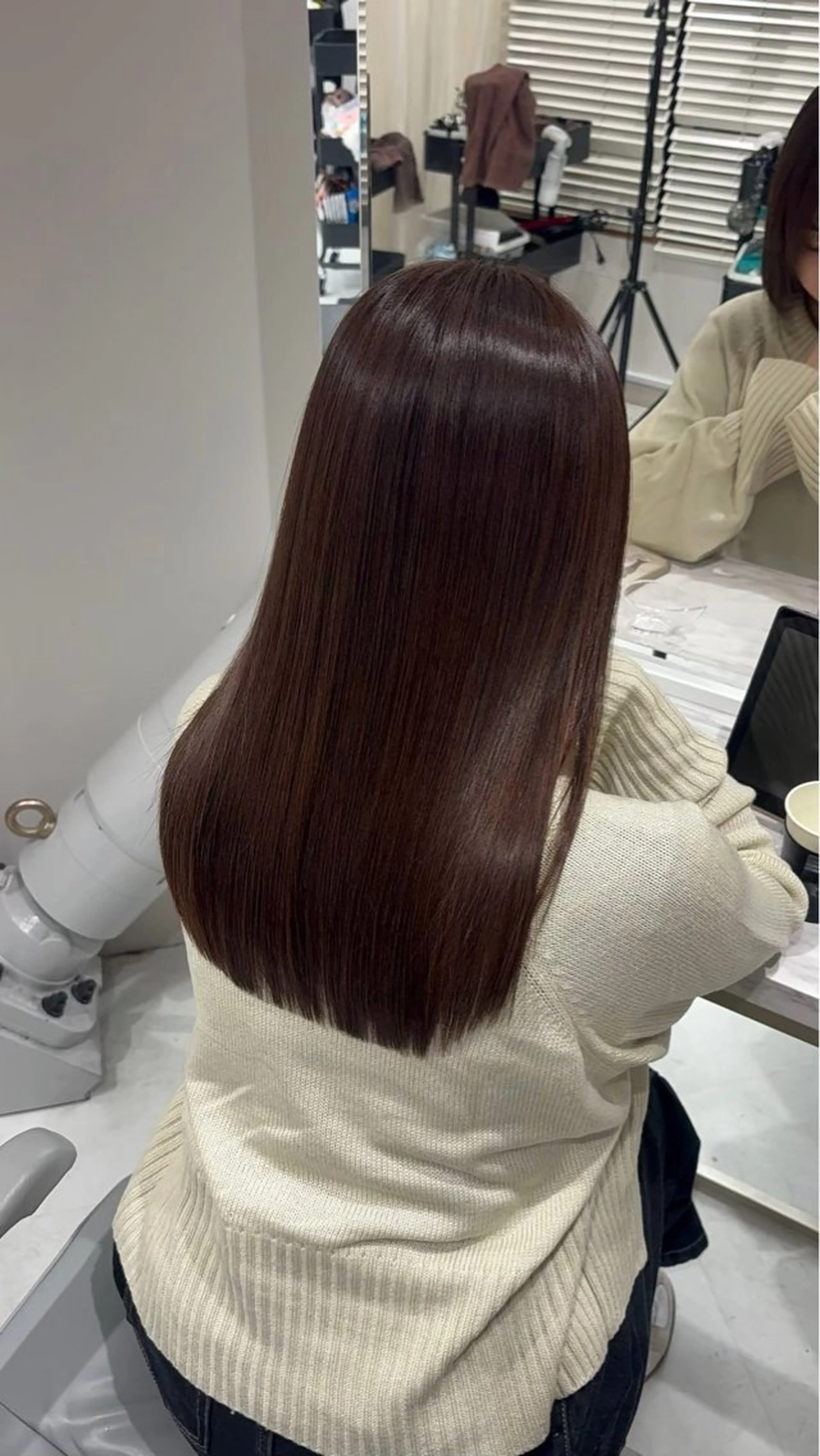 セミロング 半個室サロンyoures hair 髪質改善トリートメント東新宿店所属・榊原 竜弥のヘアスタイル