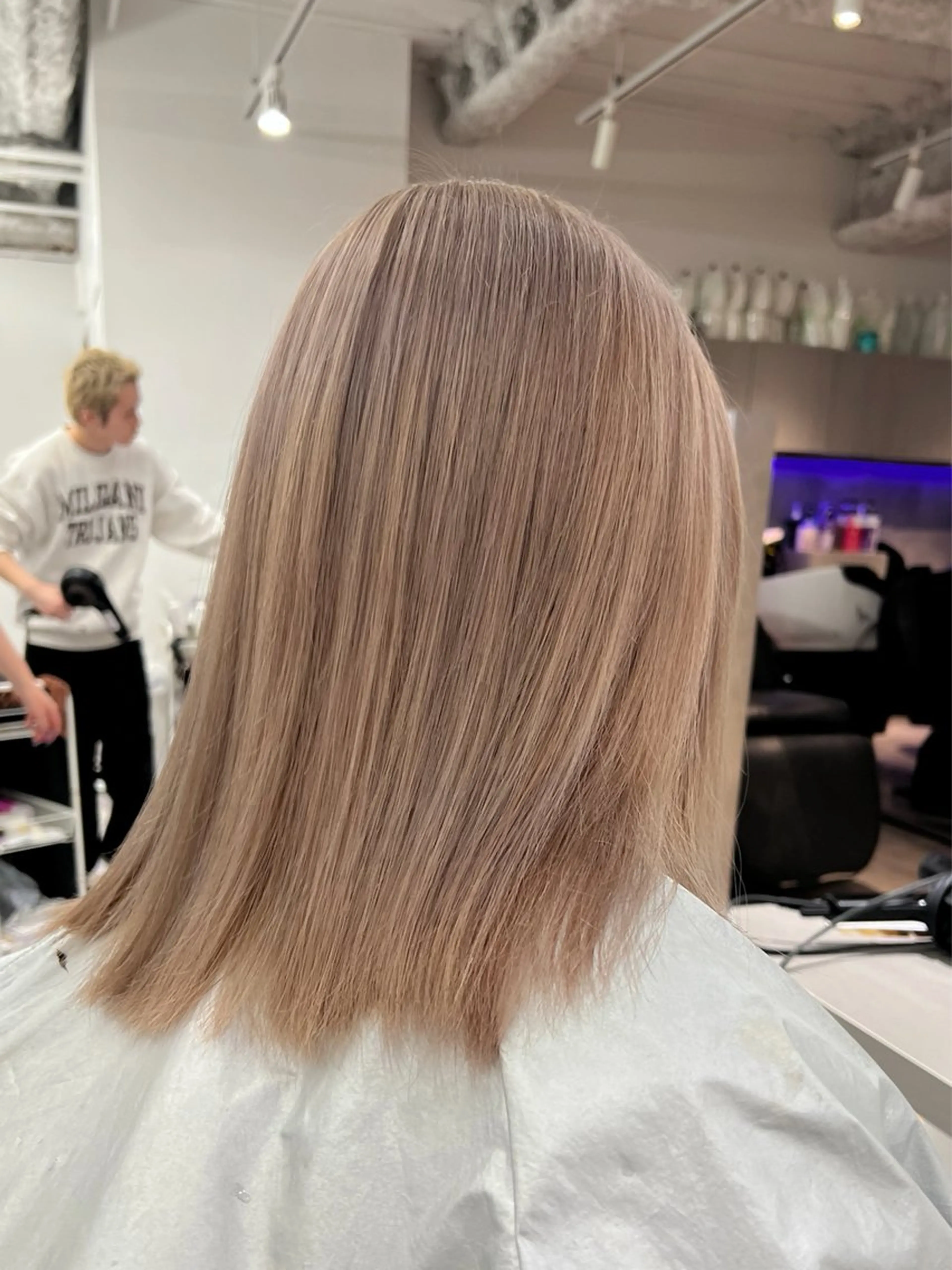 セミロング カラー ヘアカラー トリートメント 艶ハイトーン‪‪🔆 ️️️安座間 希のヘアスタイル