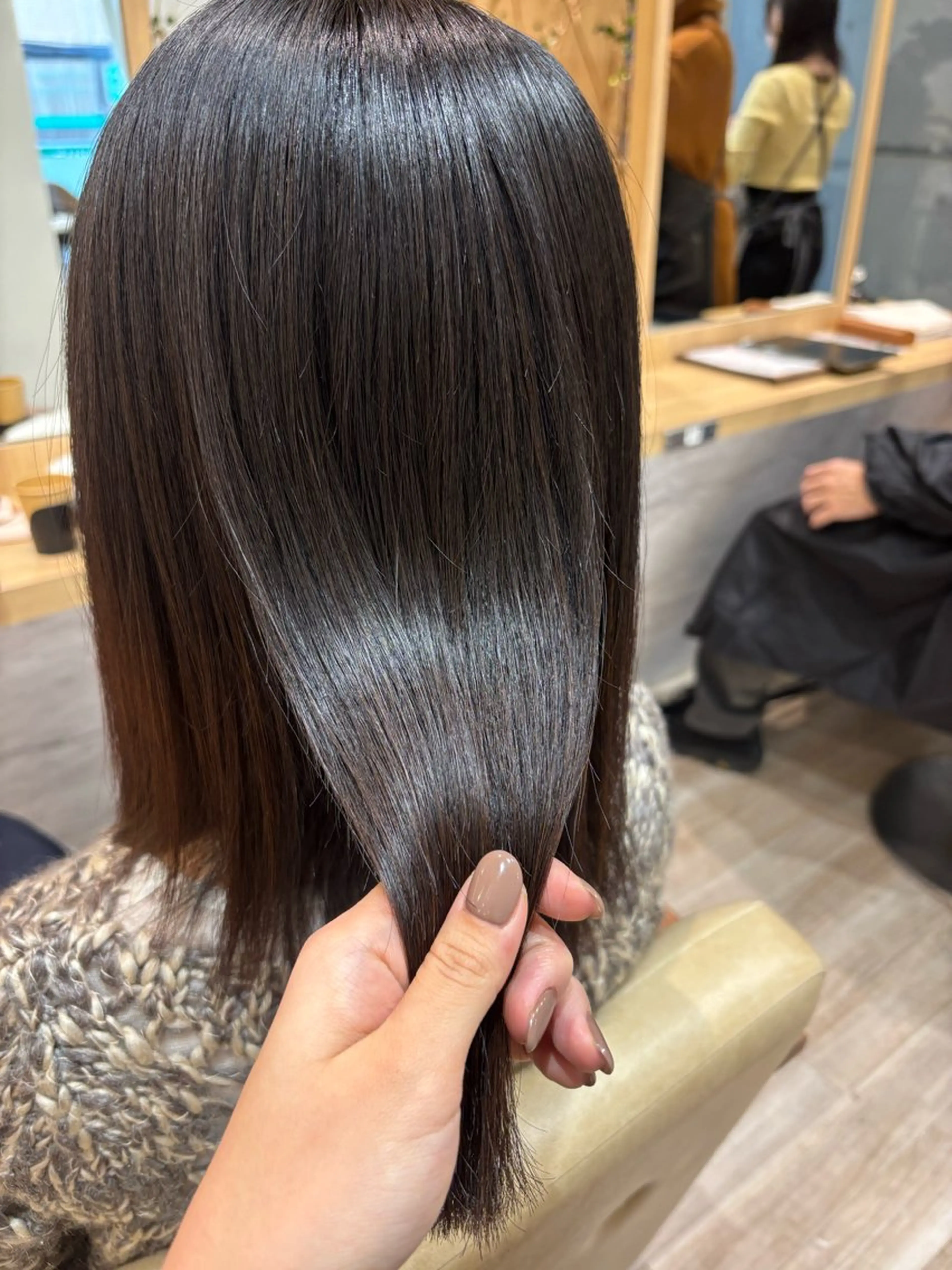 ミディアム 縮毛矯正 カット 縮毛矯正 かどたはるな レイヤー/パーマのヘアスタイル