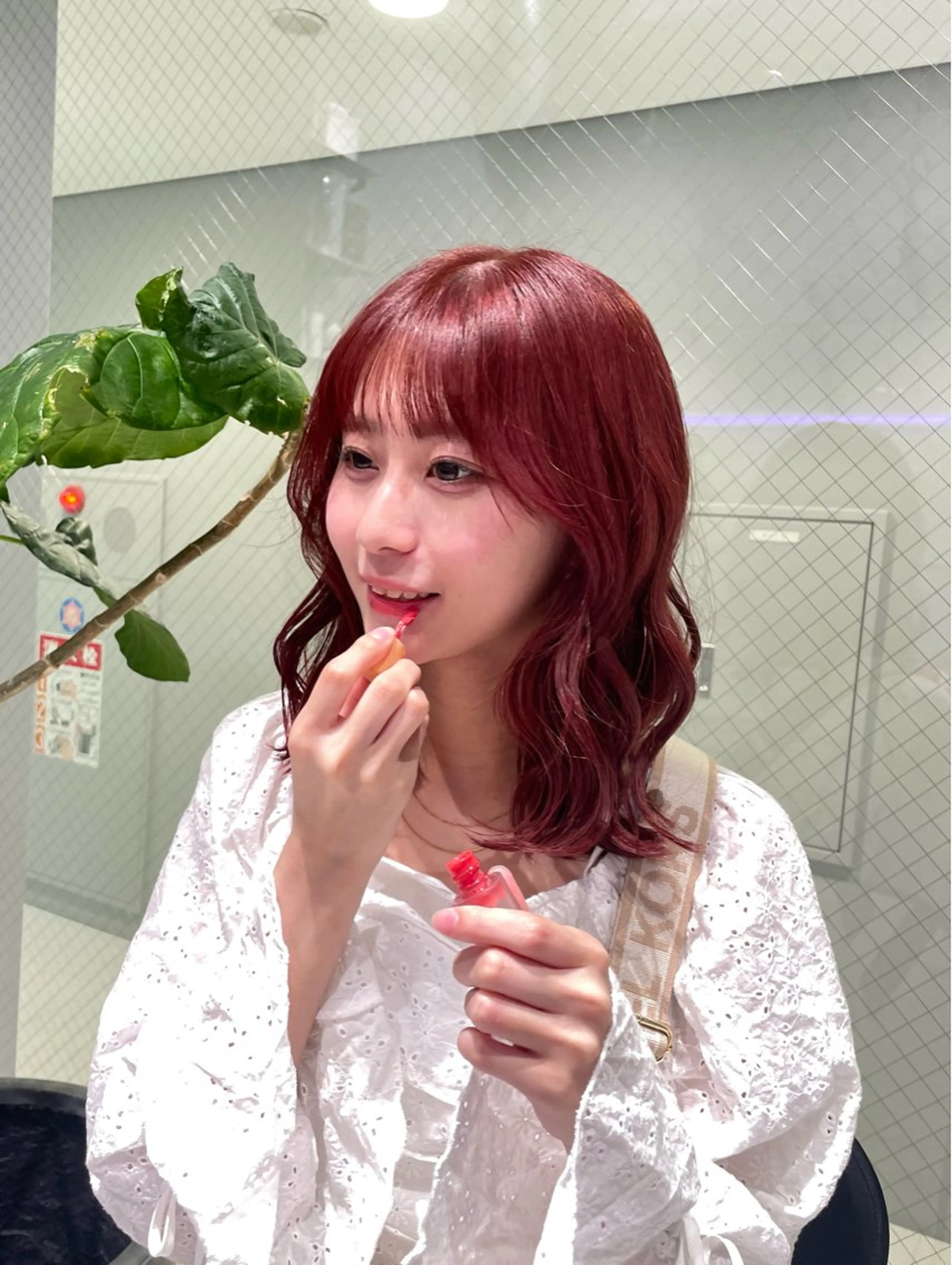 ミディアム カラー ブリーチ ブリーチなしカラー レッドカラー カット ヘアカラー トリートメント 菜々🫧新宿 カラートリートメントのヘアスタイル