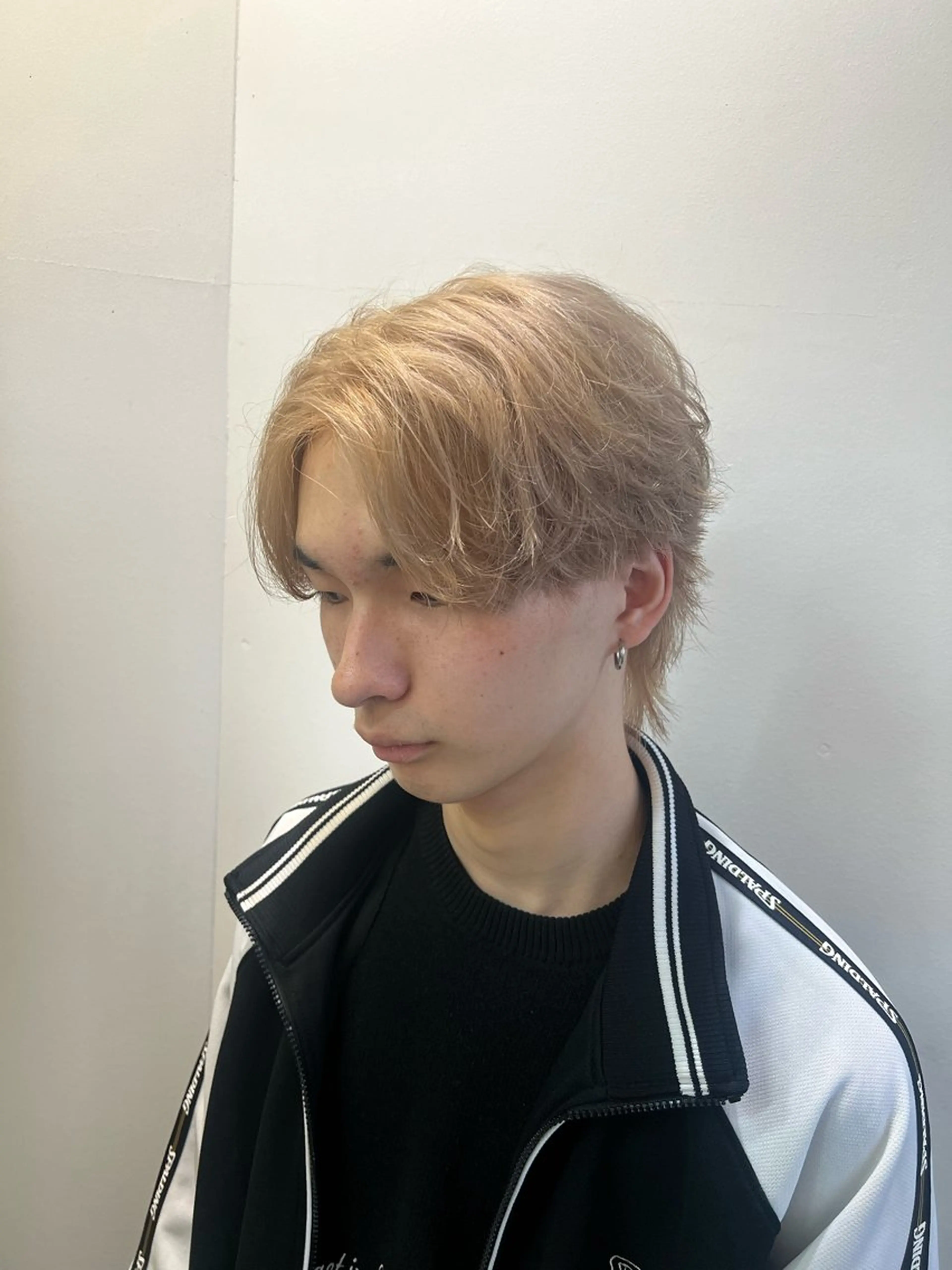 カラー メンズ カット ヘアカラー トリートメント ダブルカラー寒色系 ボリューム改善ハヤトのヘアスタイル