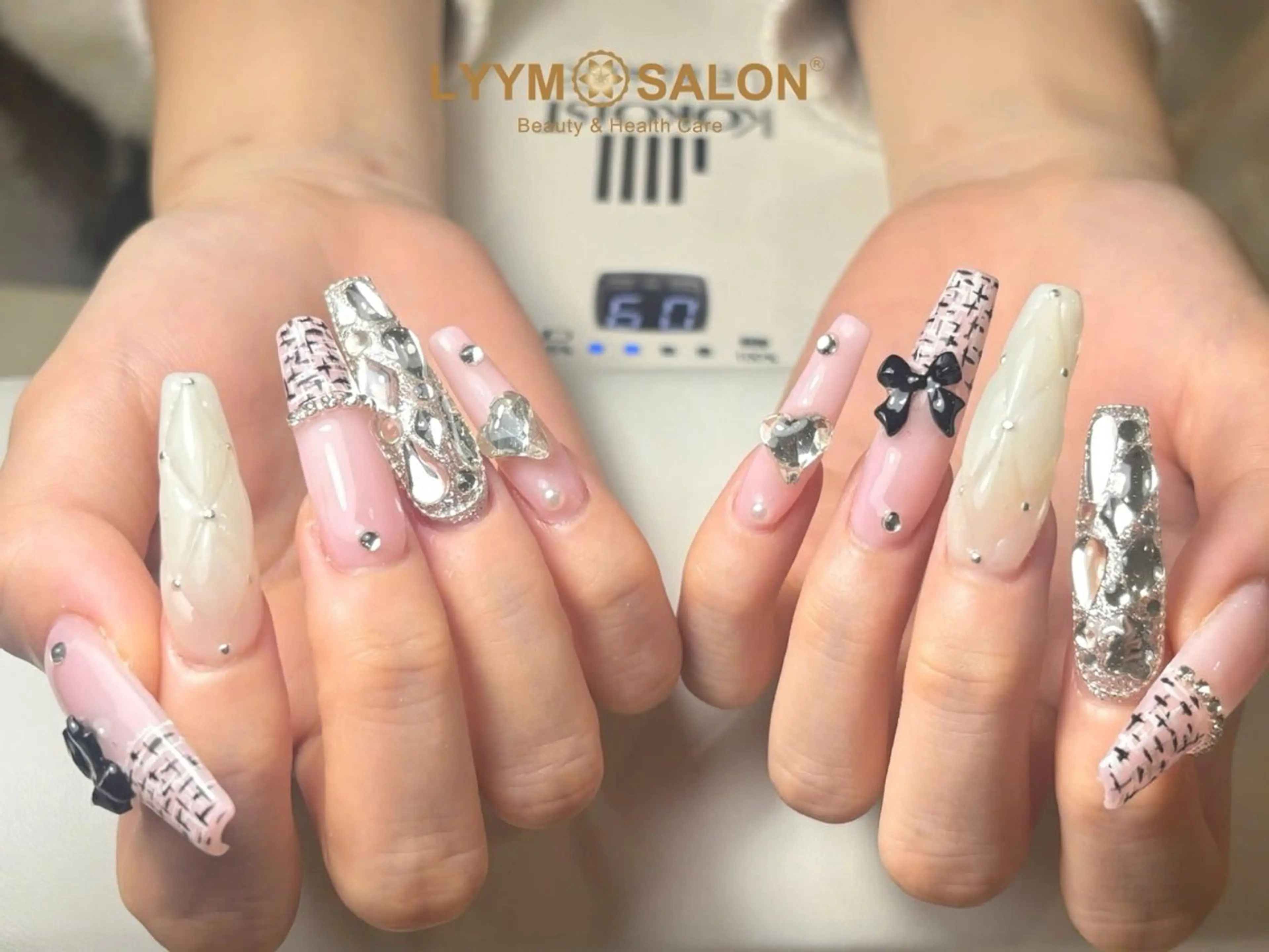 ネイル キラキラネイル 韓国ネイル ロングネイル ピンク ツイードネイル ハンドネイル LYYM Salonのネイルデザイン