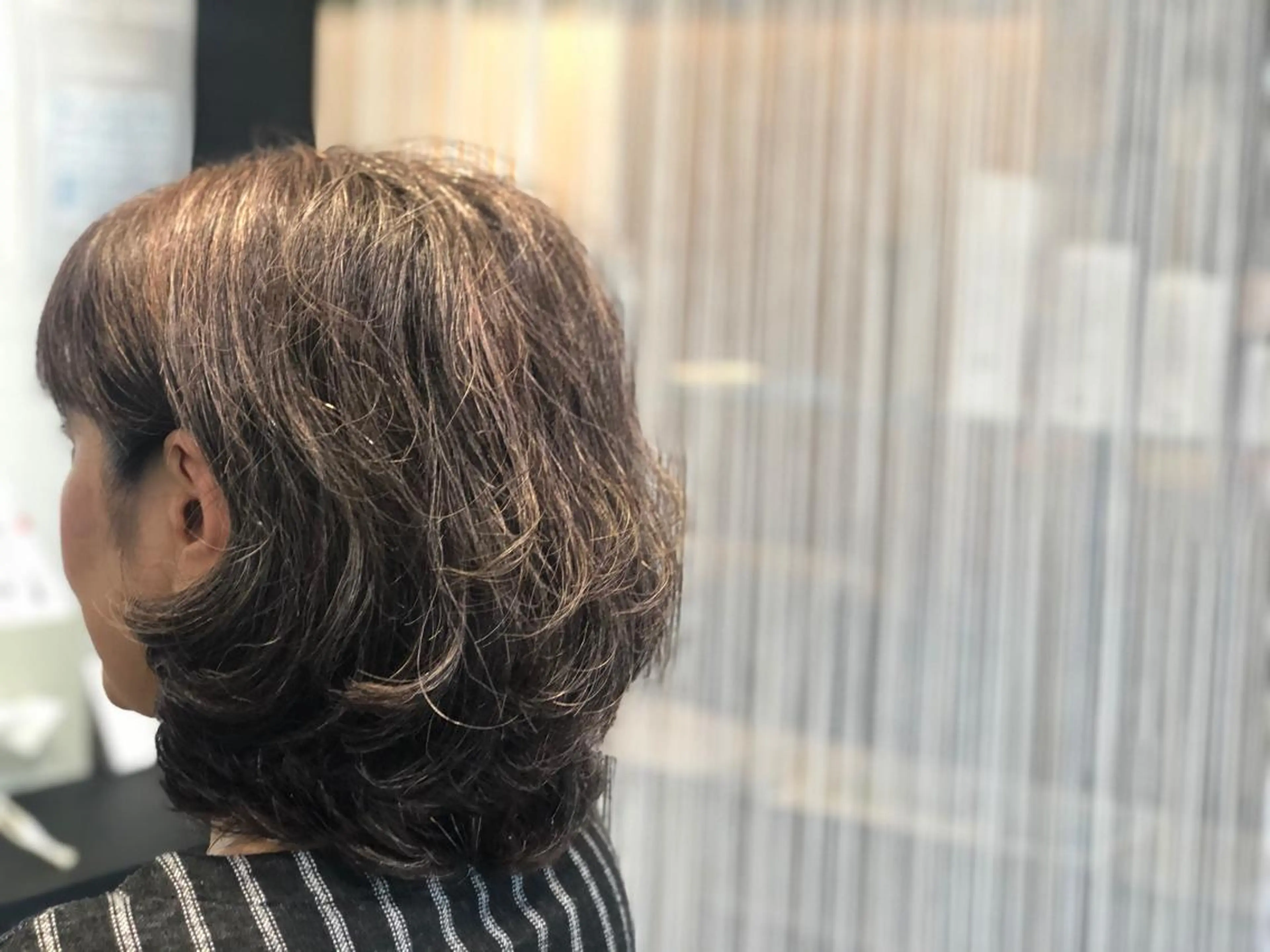 ミディアム カット パーマ 若泉 真梨のヘアスタイル