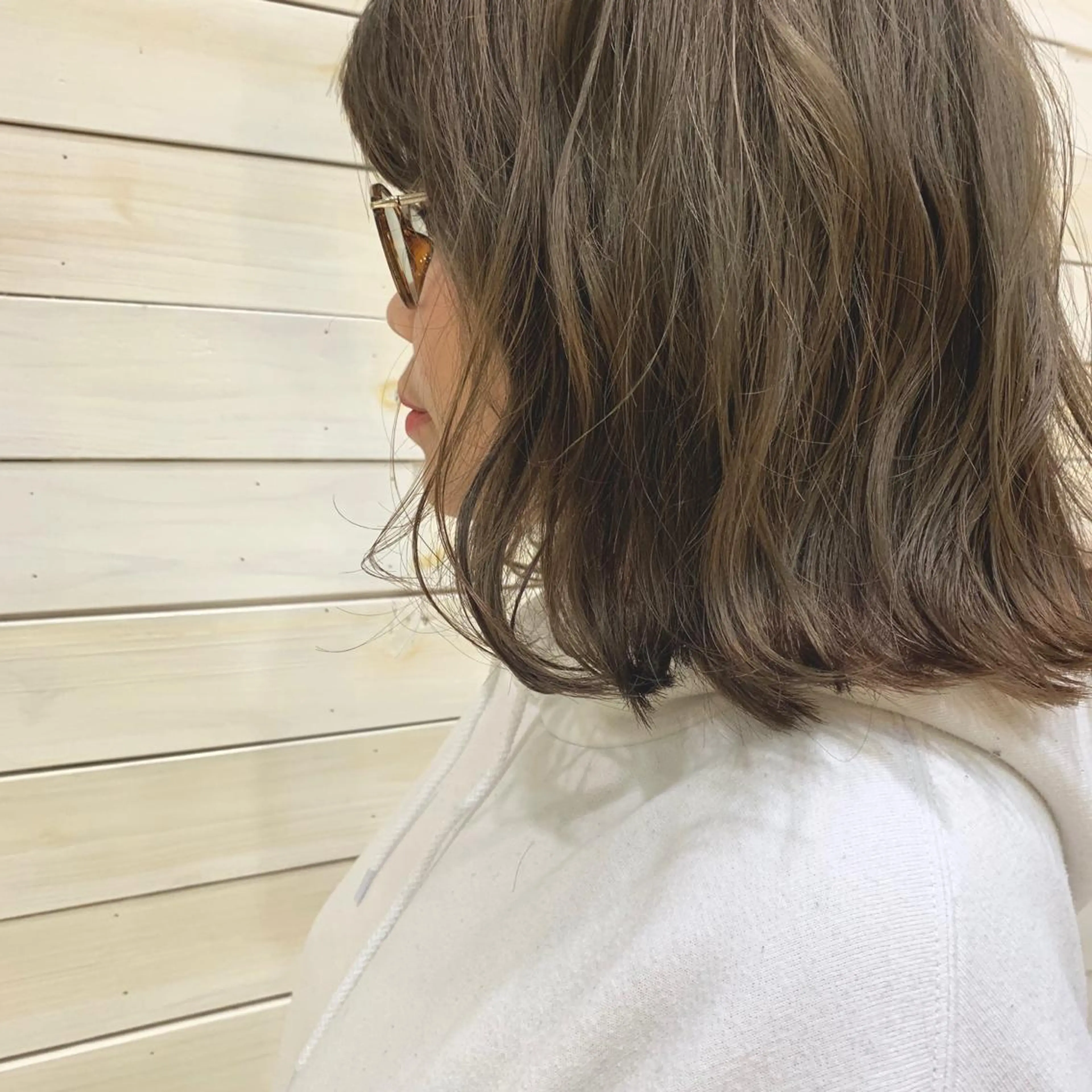 カラー ブリーチ グレージュ 黒田瀬奈/ボブ まろやかベージュのヘアスタイル