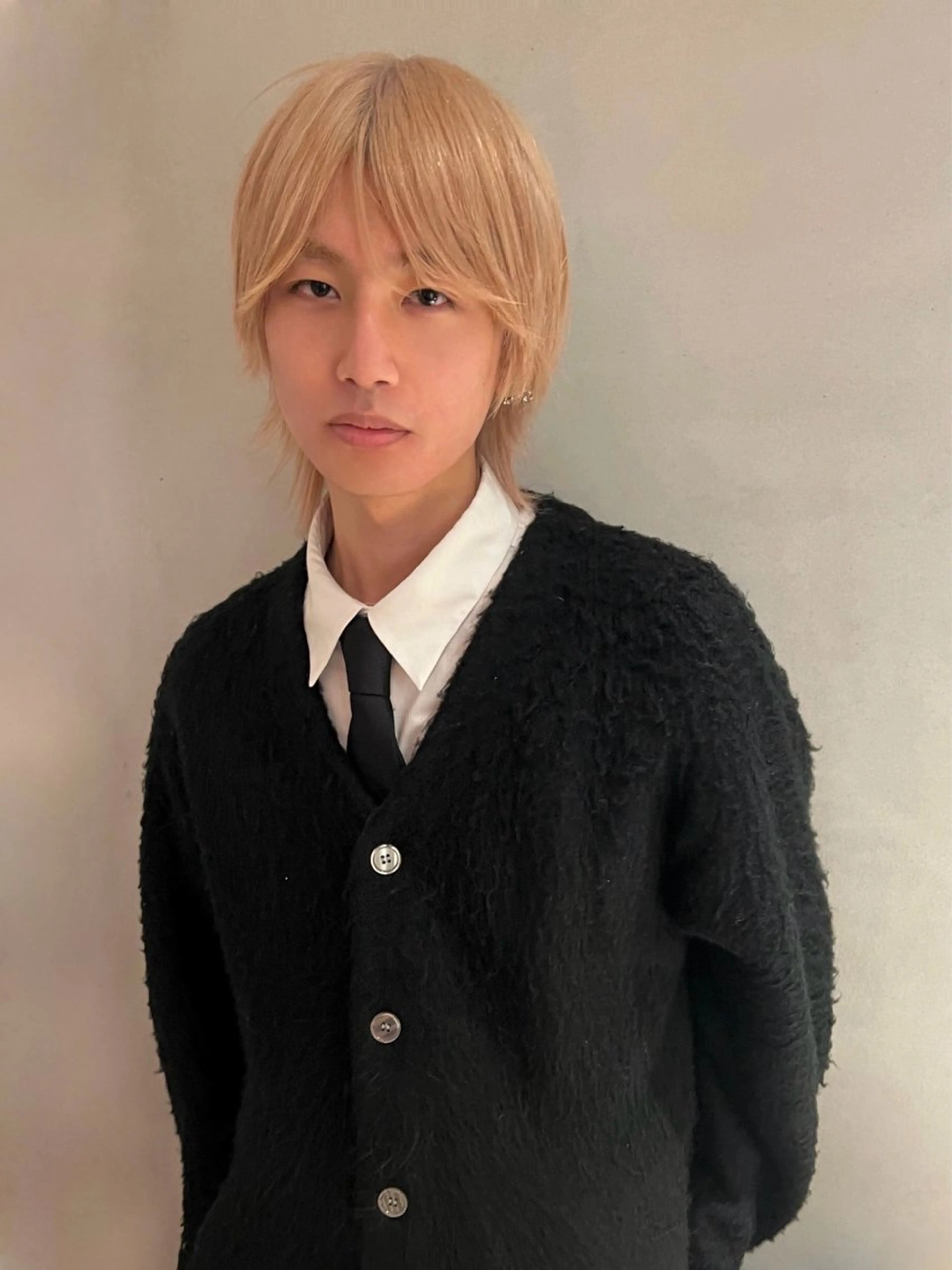 ロング カット ヘアカラー ミルクティーベージュ outaのヘアスタイル