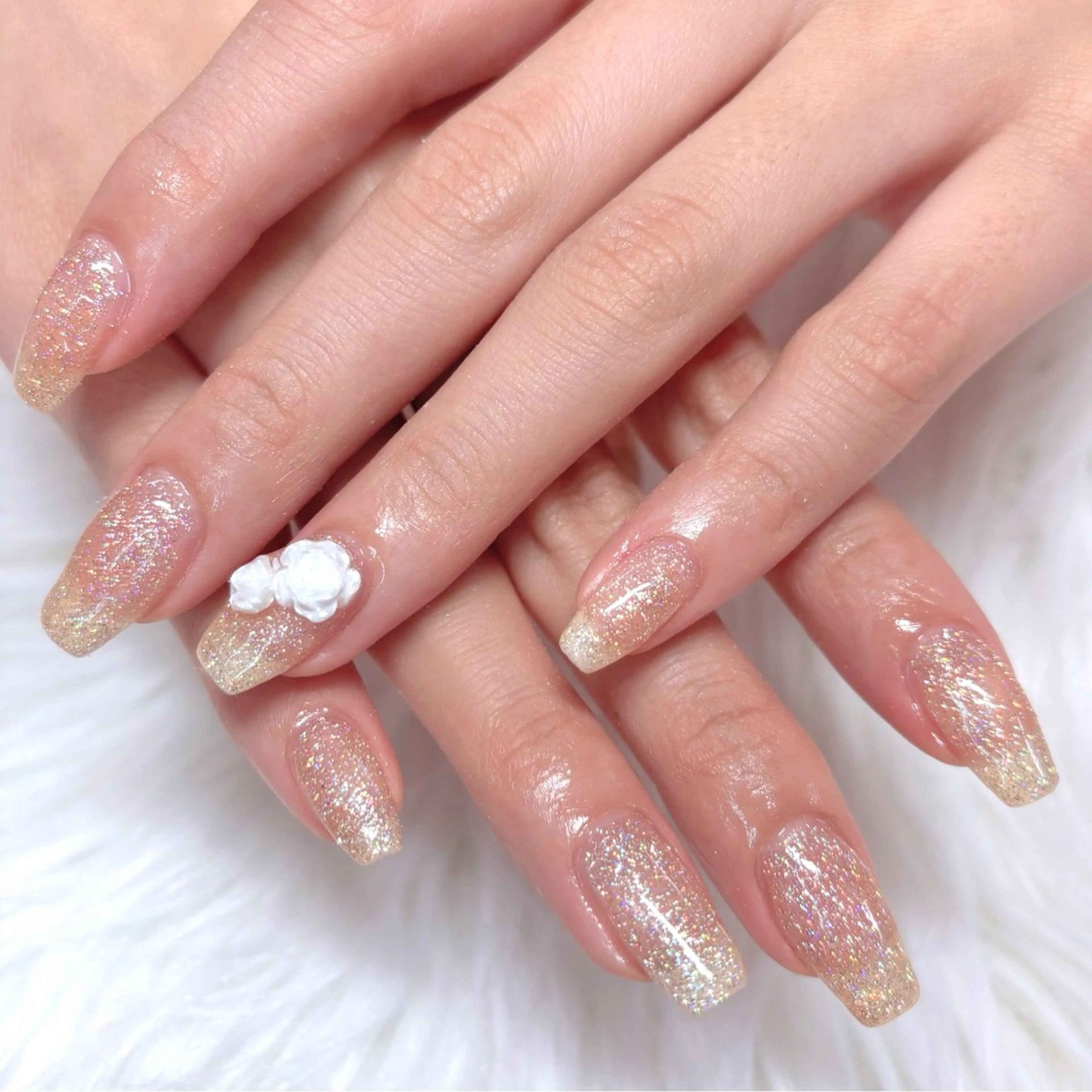 ネイル フラッシュネイル ジェルネイル ゴールド キラキラネイル パラジェル ハンドネイル Noix nailのネイルデザイン