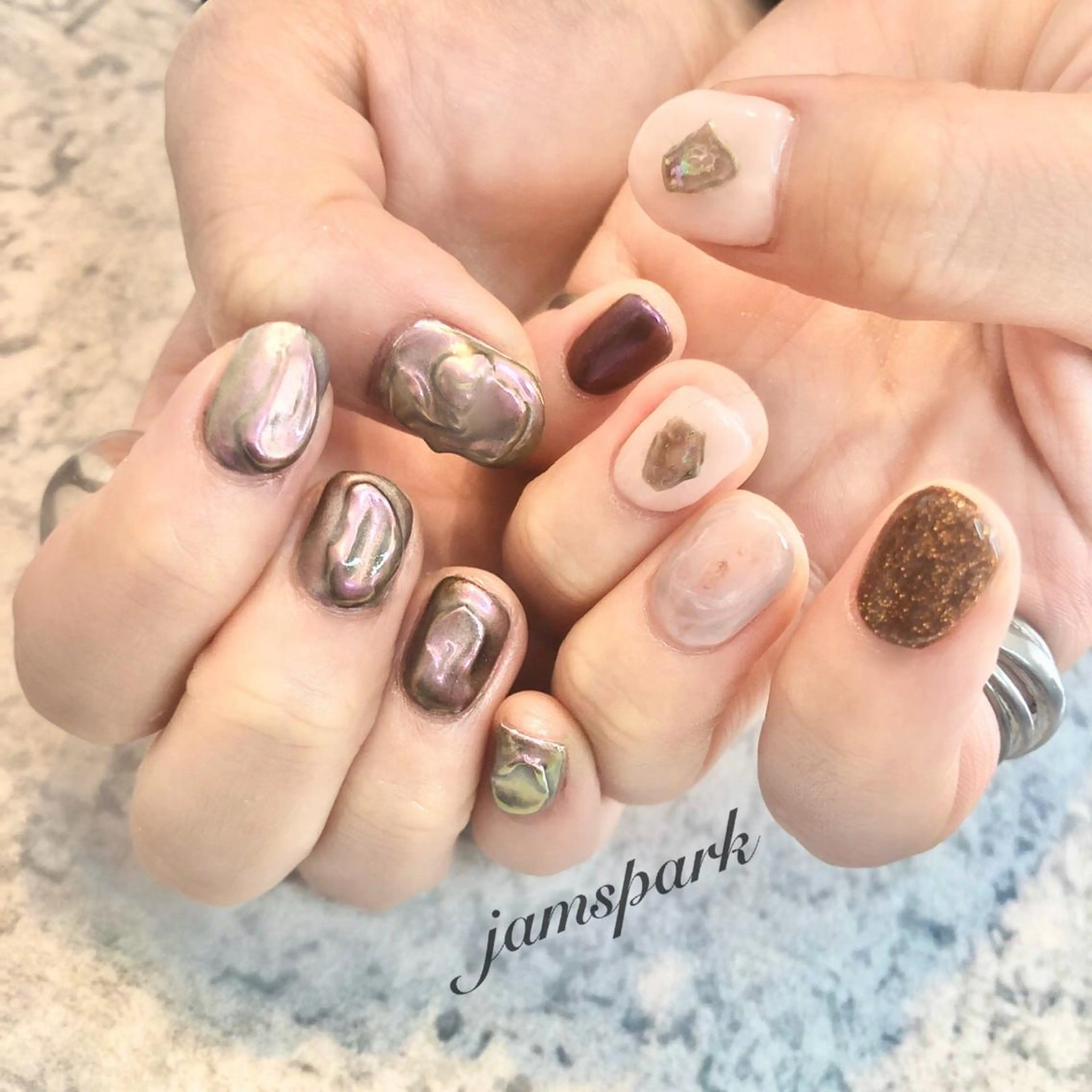 ネイル ブラウン ジェルネイル グリーン ラメ(グリッター) ミラーネイル ハンドネイル jamspark ✨のネイルデザイン