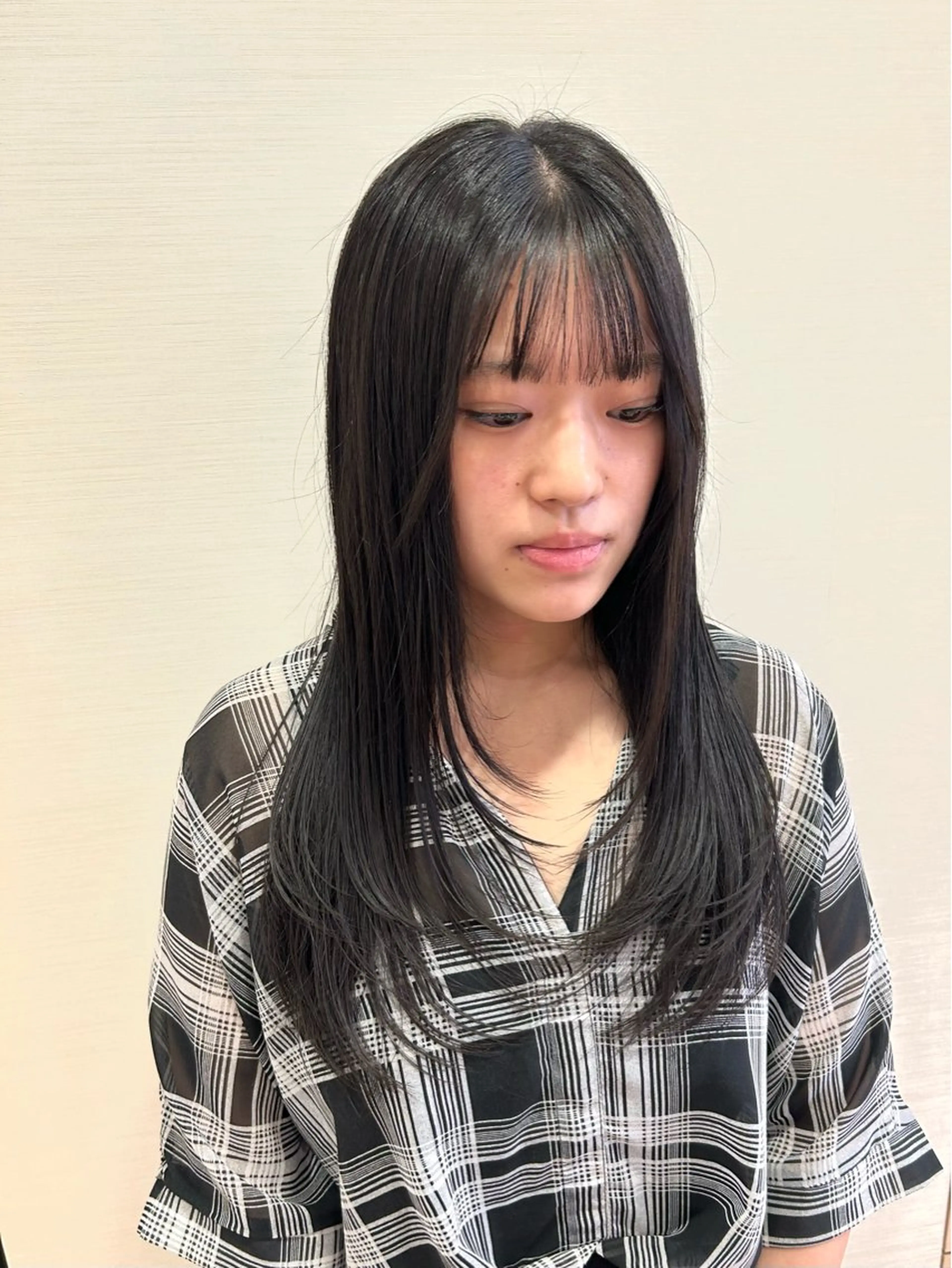 セミロング カット ミ ユのヘアスタイル
