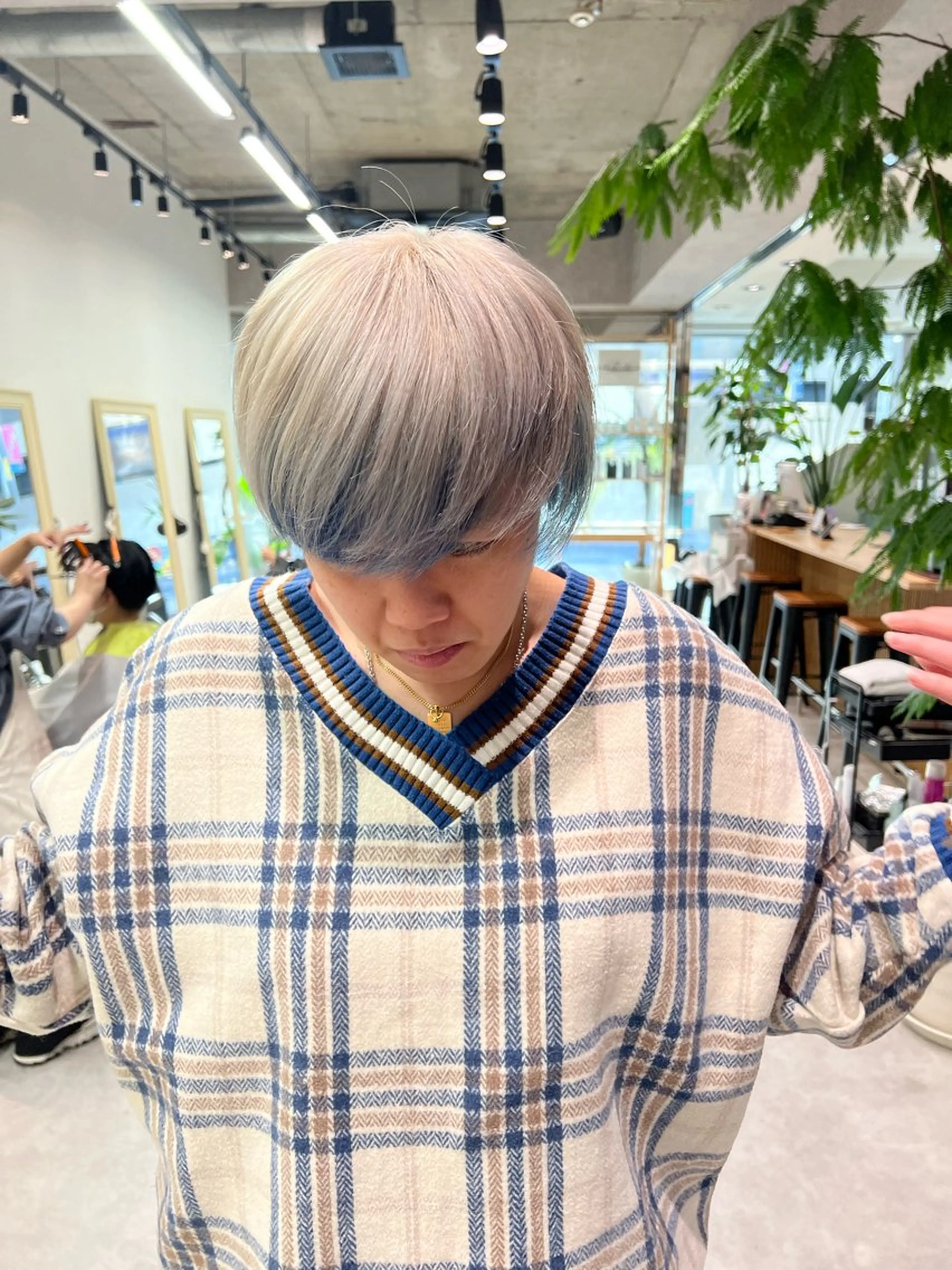 ショート カラー ヘアカラー トリートメント ダブルカラーブリーチ 髪質改善　縮毛矯正のヘアスタイル