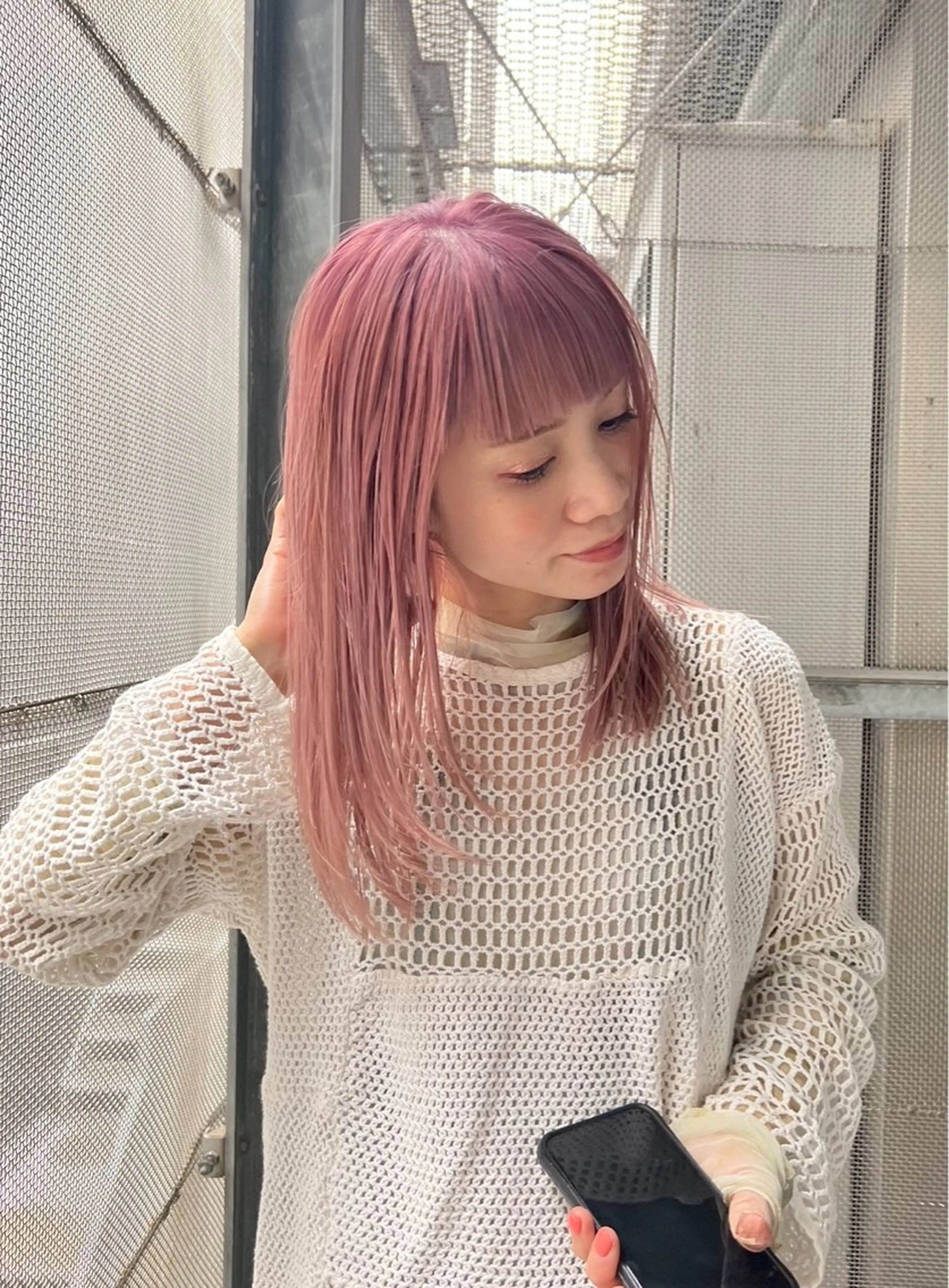 セミロング カラー ピンクカラー オン眉 カット ヘアカラー トリートメント CHERIEブリーチ ダブルカラー　天神のヘアスタイル