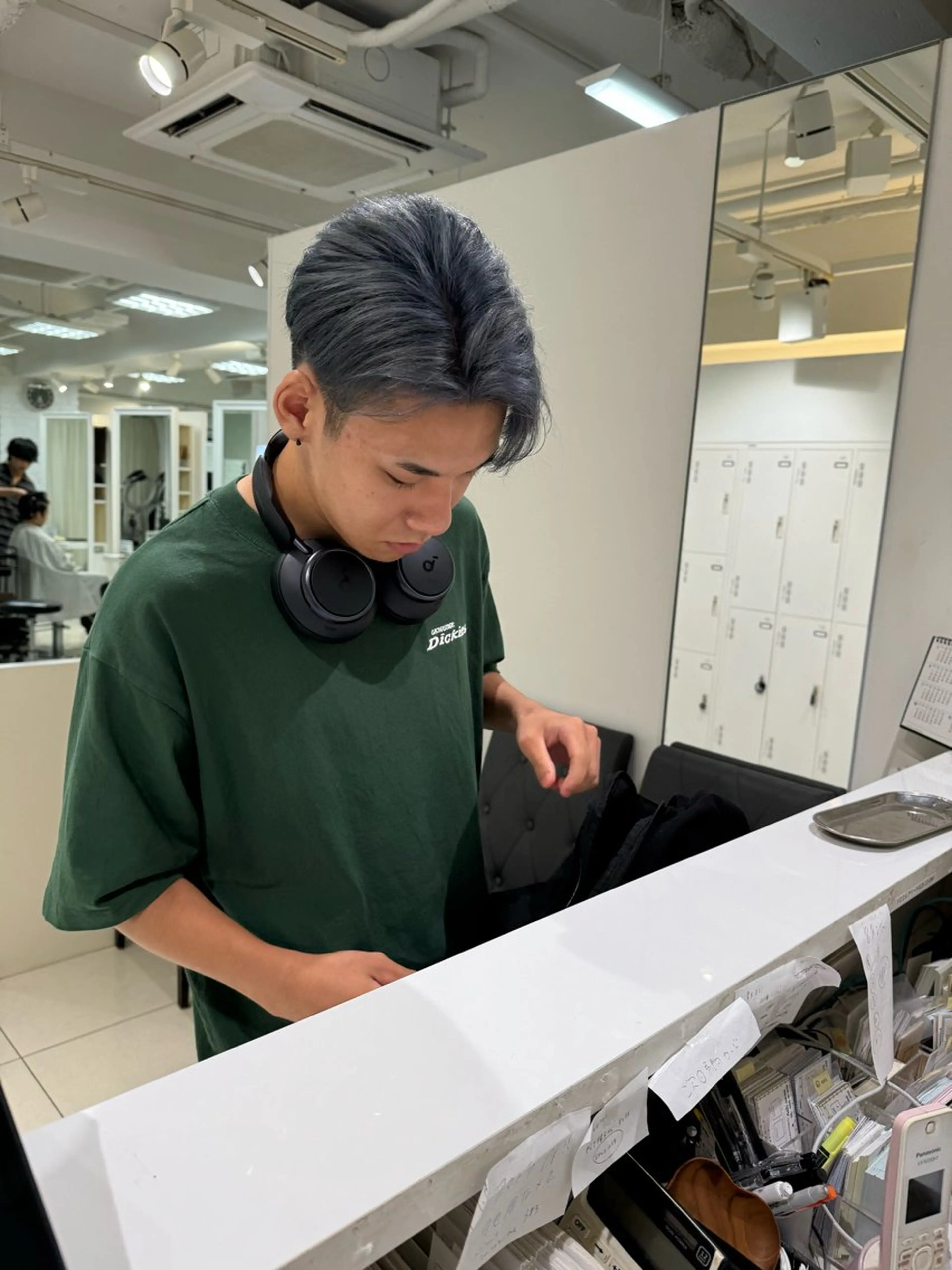 ショート カラー メンズ メンズブリーチ ブリーチ ブルーカラー ブルージュ イルミナカラー ヘアカラー トリートメント 【デザインカラー】 粥川佳日望のヘアスタイル