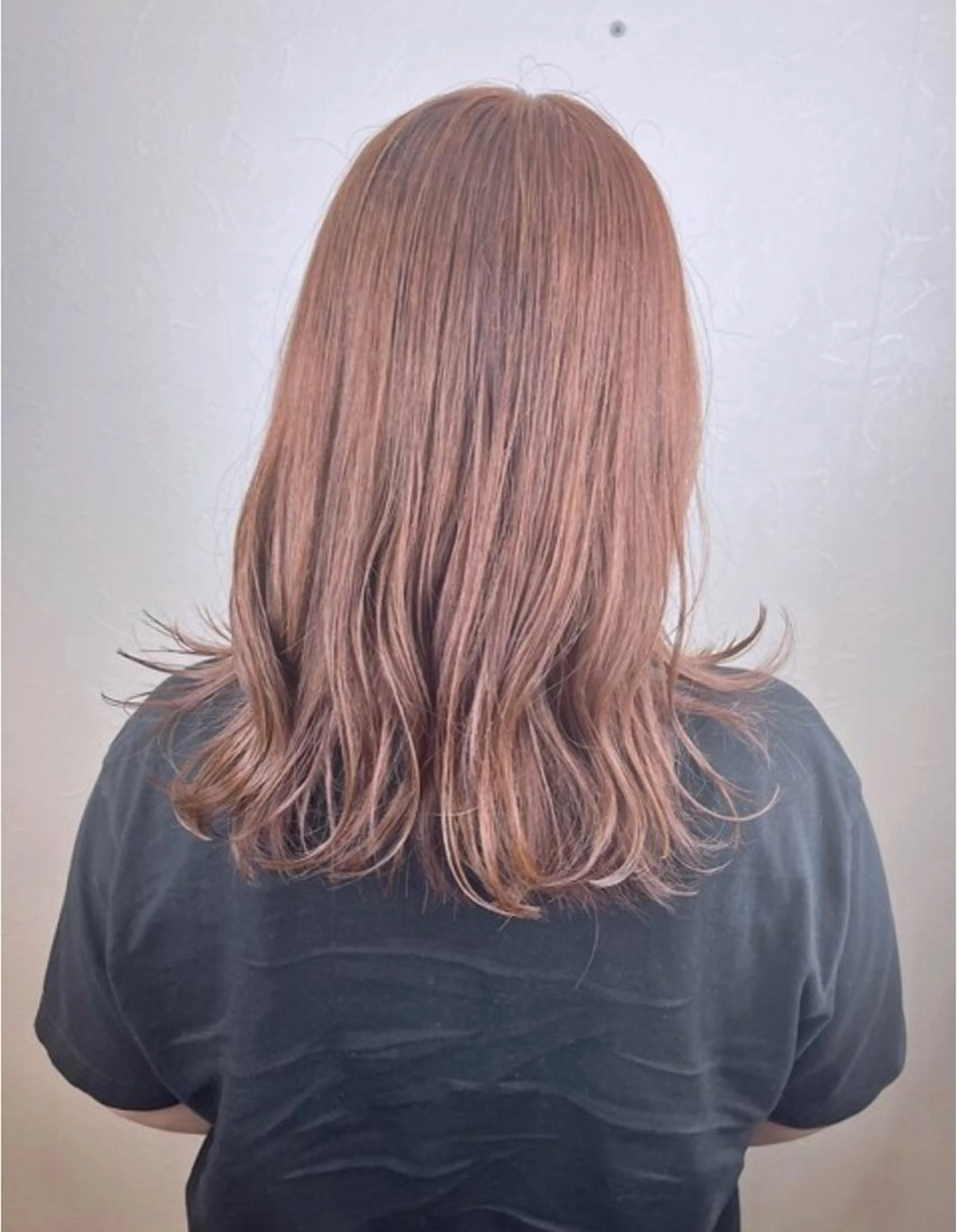 セミロング トモタニ ミオのヘアスタイル