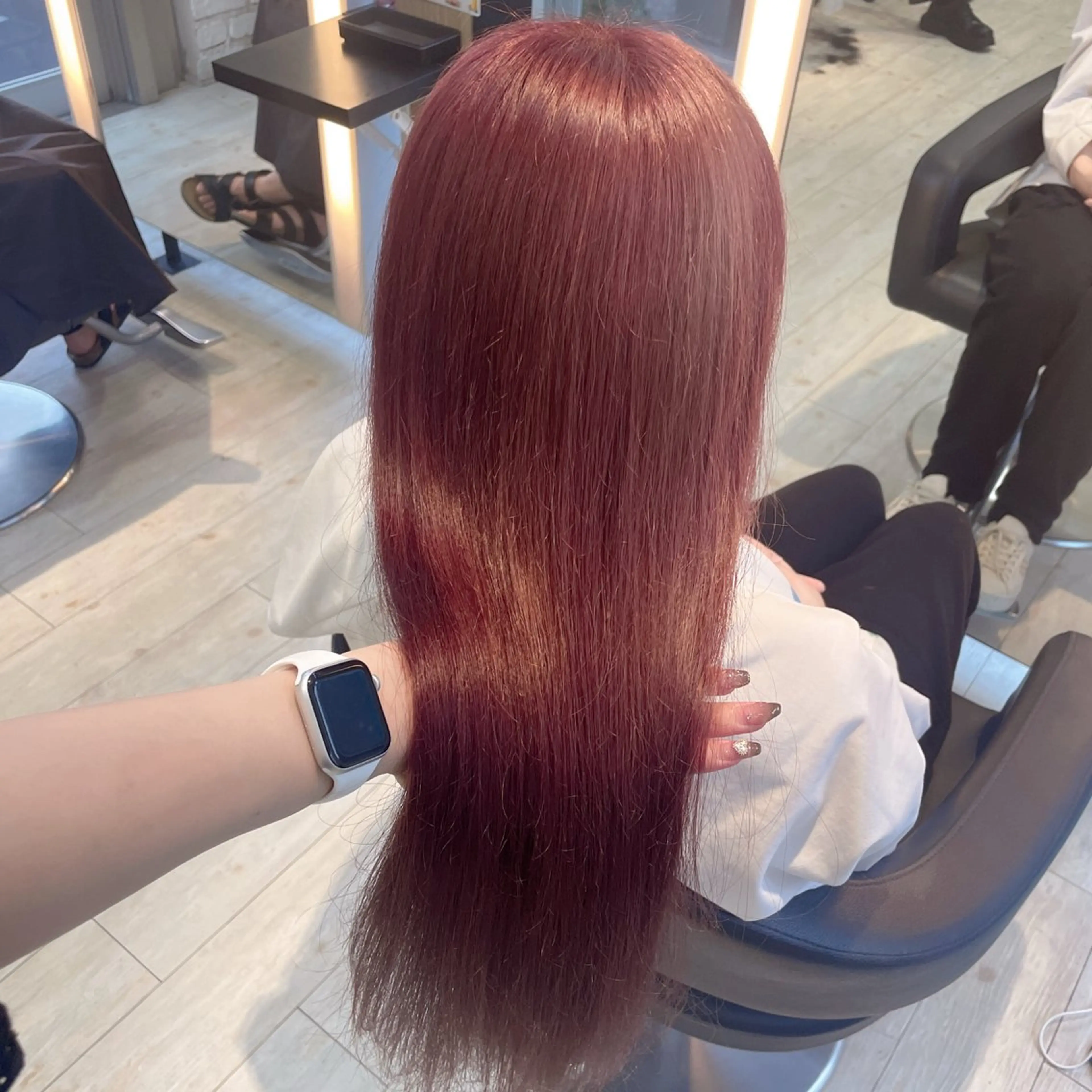 ロング カラー ブリーチ カシス ピンクカラー ヘアカラー トリートメント ブリーチ/髪質改善/ 透明感カラー/暖色のヘアスタイル