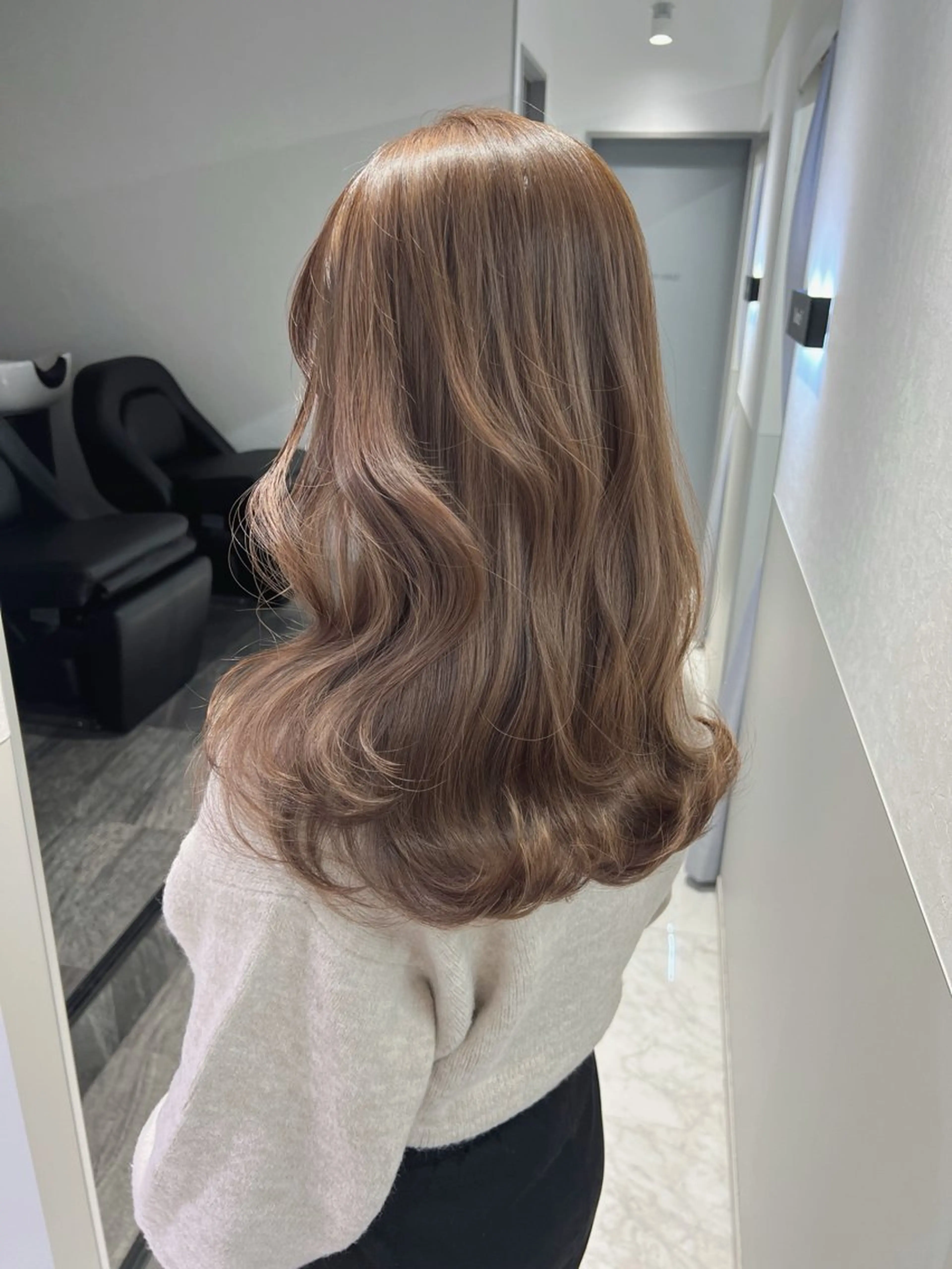 セミロング ラベンダーベージュ ハイライト 韓国モテhair🍑 momoのヘアスタイル