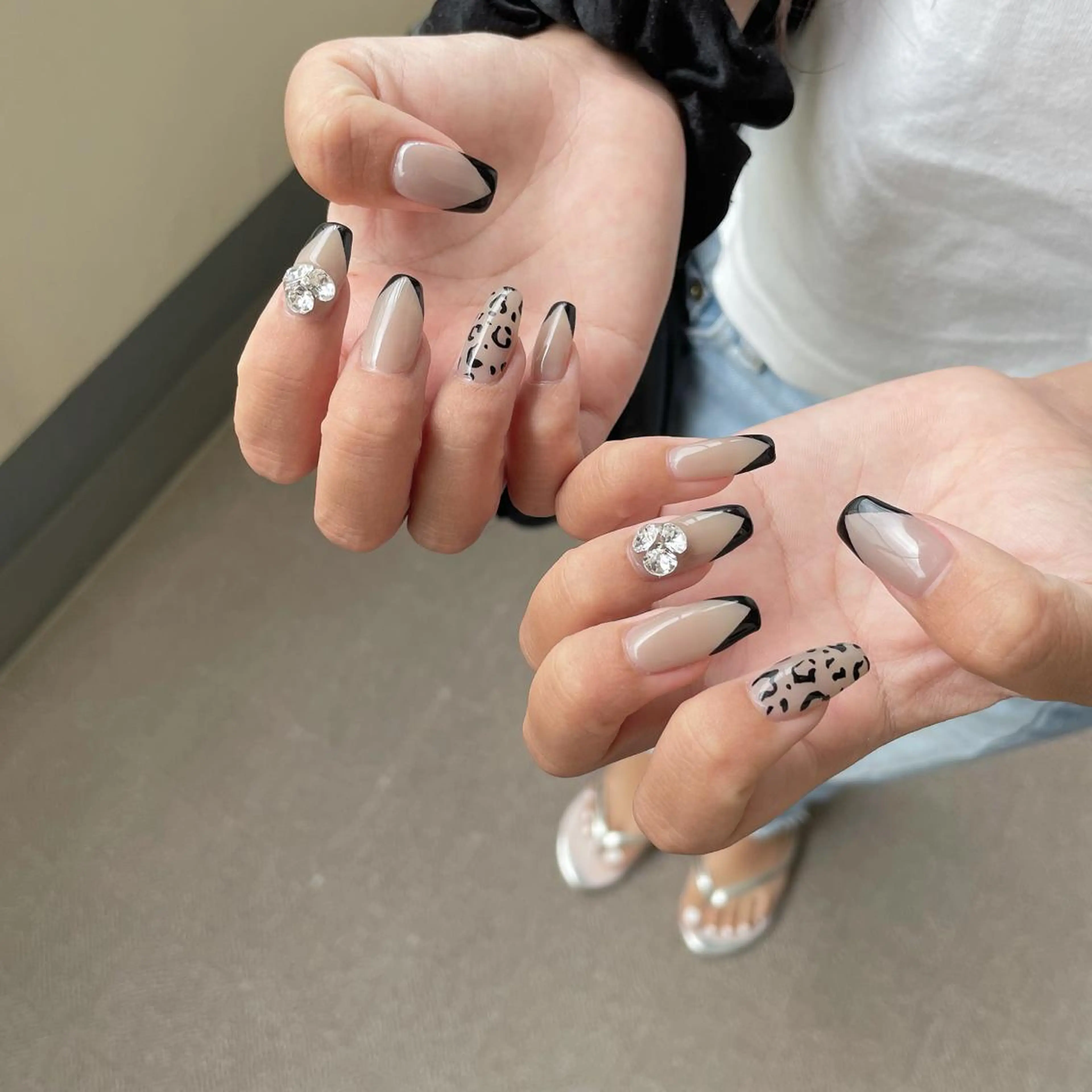 ネイル アニマル柄 ストーンネイル ハンドネイル Aleum所属・Nail Salon Aleumのネイルデザイン