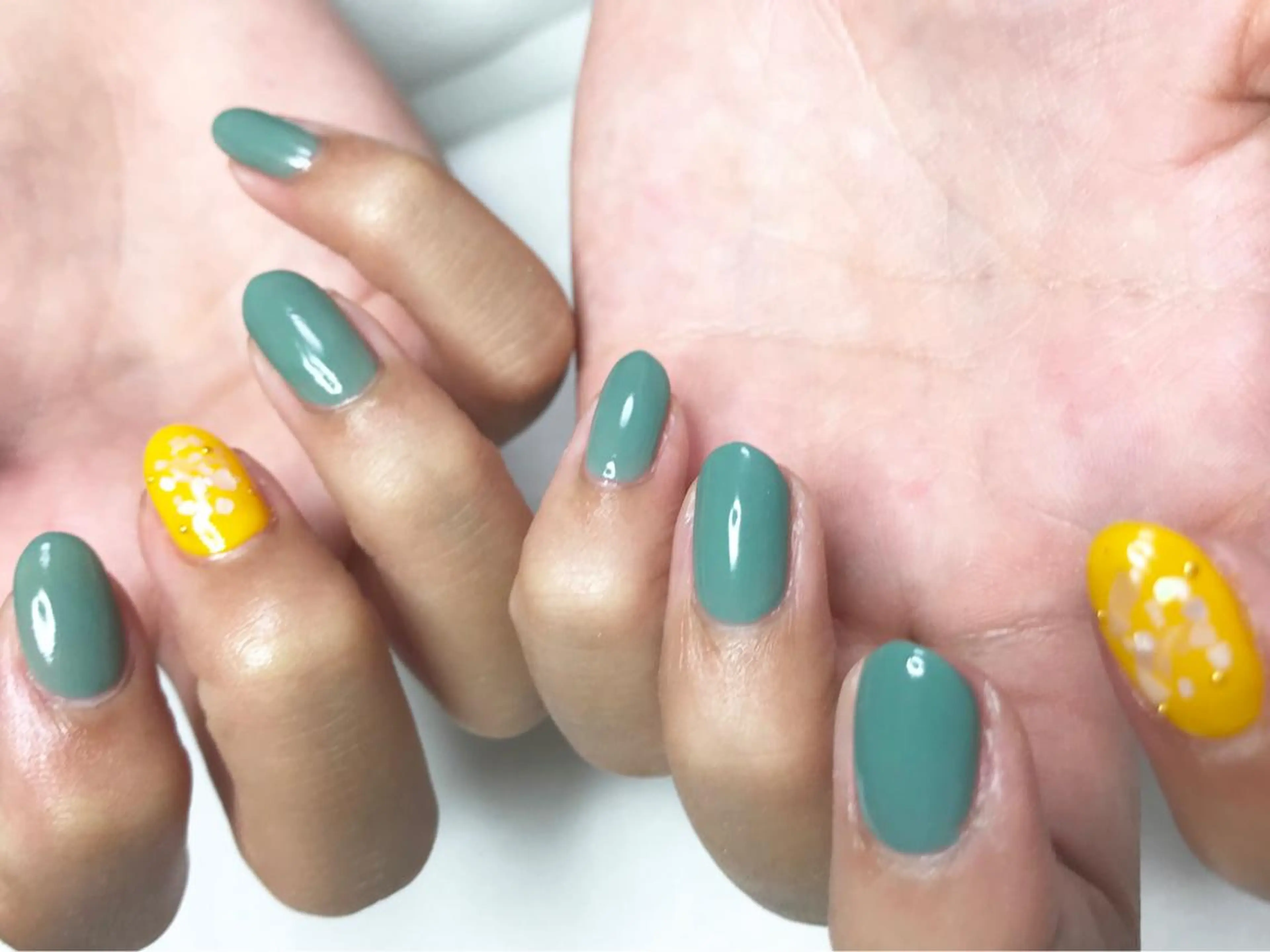 ミディアム カラー パーマ ヘアアレンジ ネイル マツエク・マツパ Sunny side nailのネイルデザイン