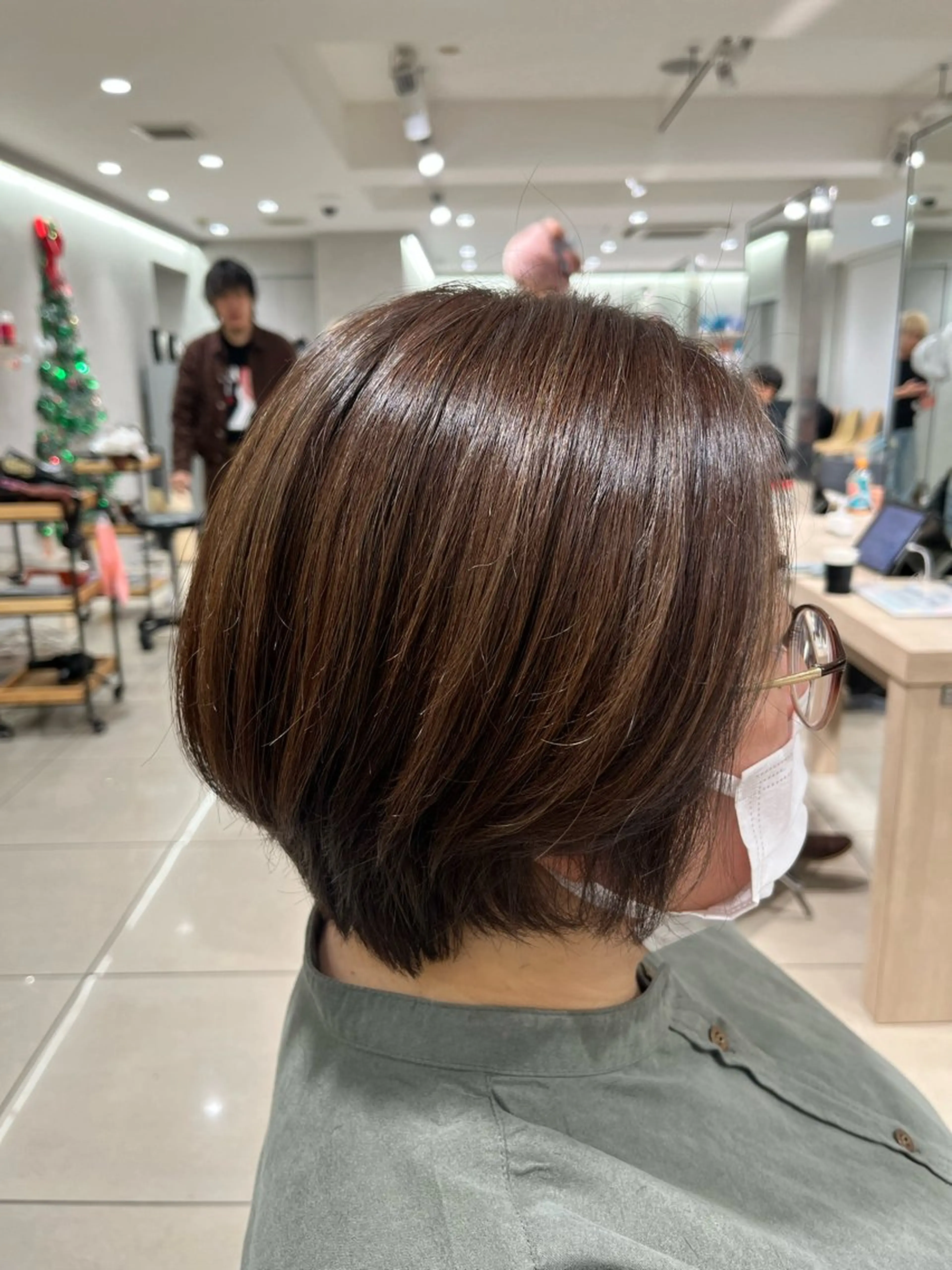 ショート カラー 透明感カラー ハイライトカラー ハイライト カット ヘアカラー トリートメント 巖本 真希のヘアスタイル