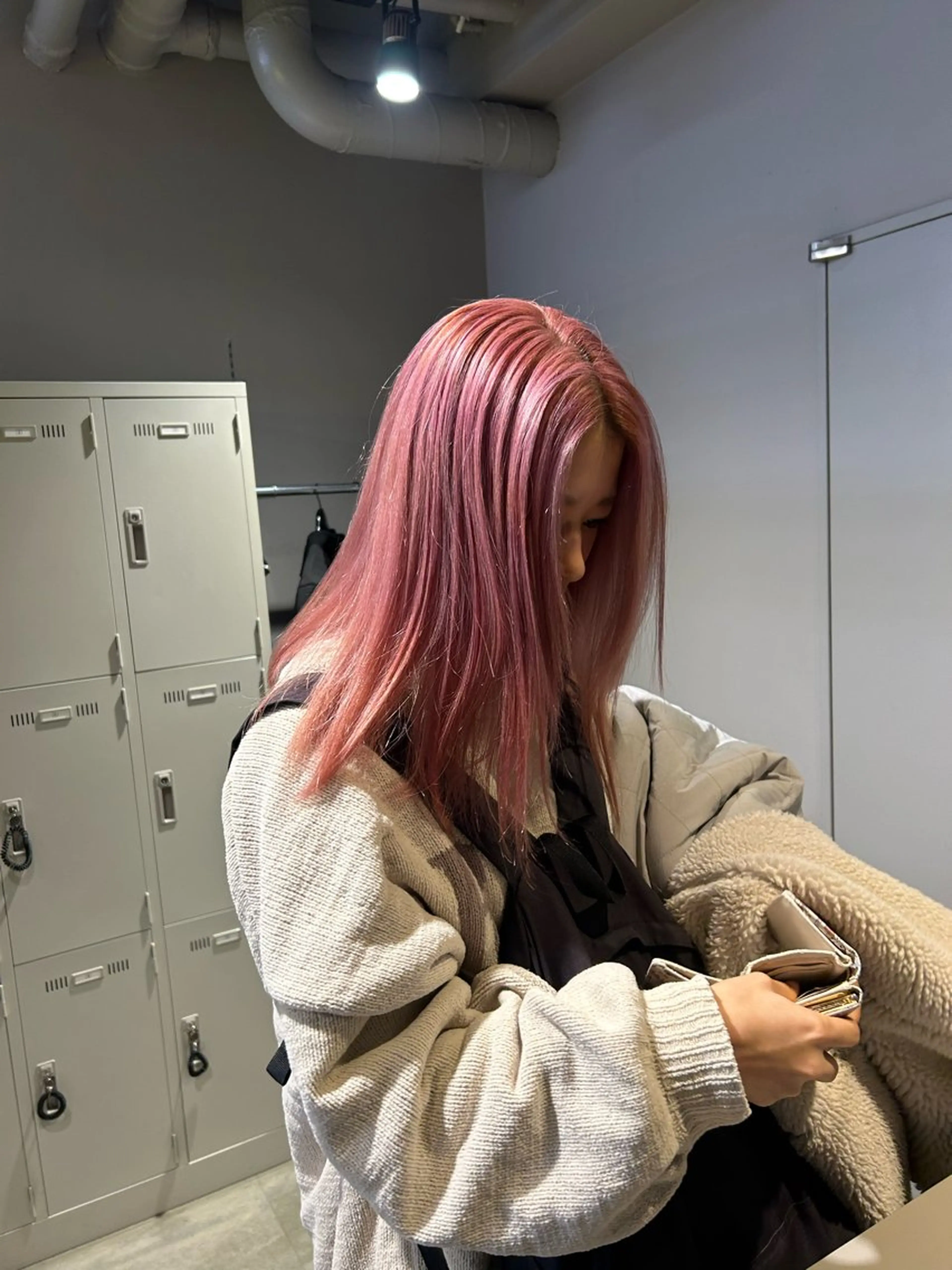 セミロング カラー ヘアカラー 韓国ヘア暗髪 ダブルカラーメンズ可のヘアスタイル