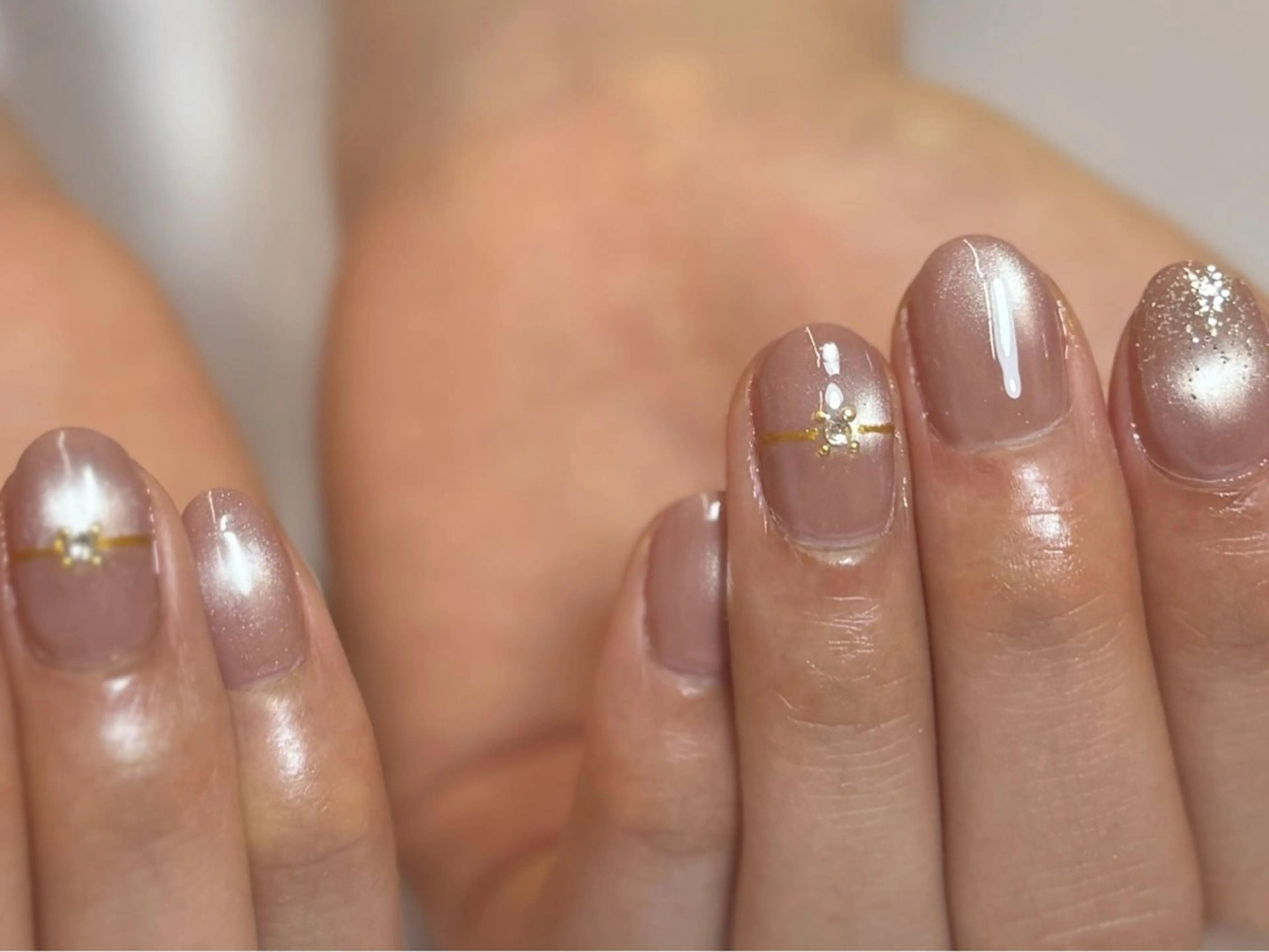 ネイル アートネイル 氷ネイル・うるうるネイル ラメ(グリッター) マグネットネイル シンプルネイル ハンドネイル bel fiore .のネイルデザイン