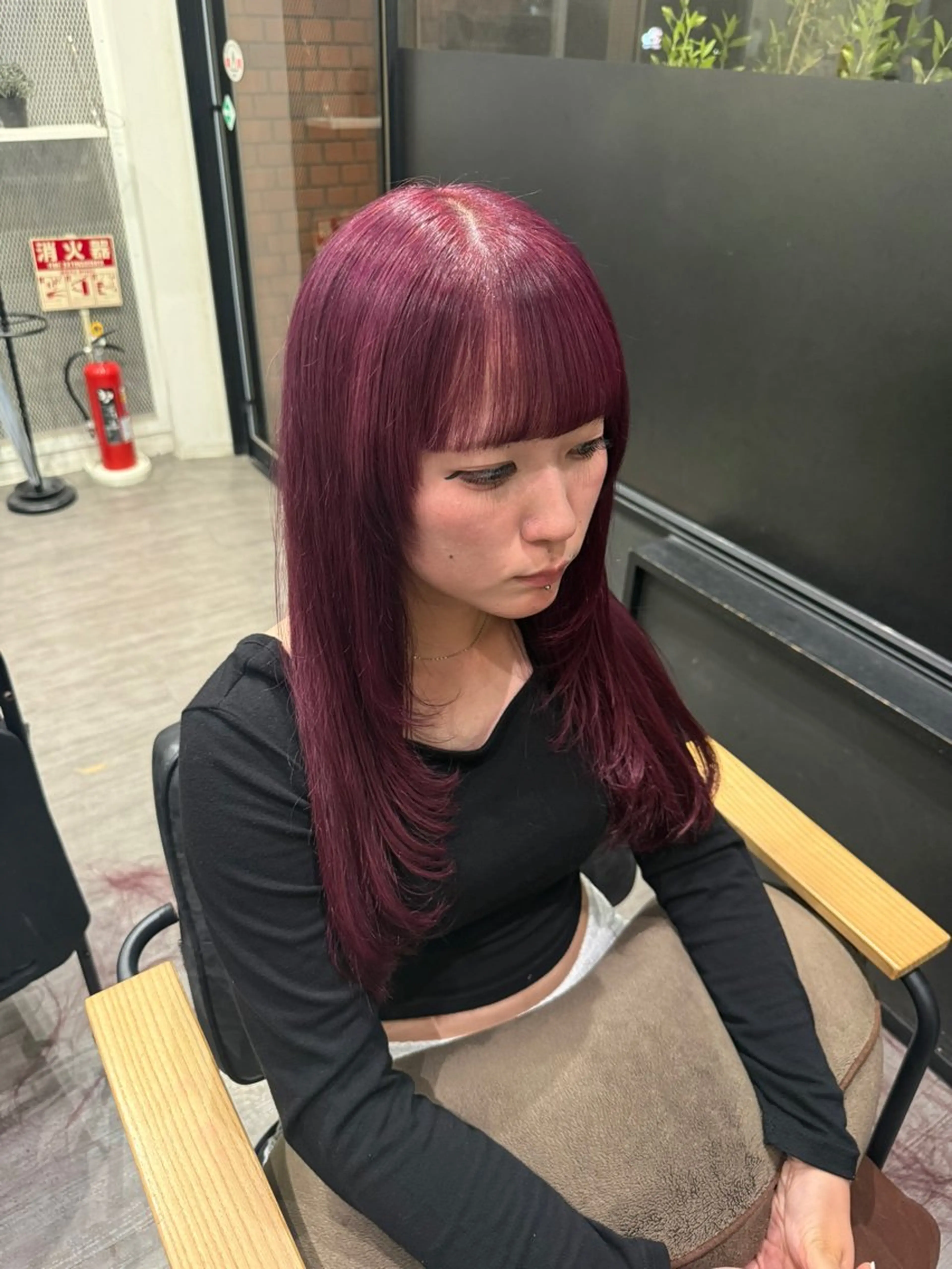 ロング カラー カシス レッドカラー レイヤーカット カット ヘアカラー トリートメント 上田 紗也のヘアスタイル